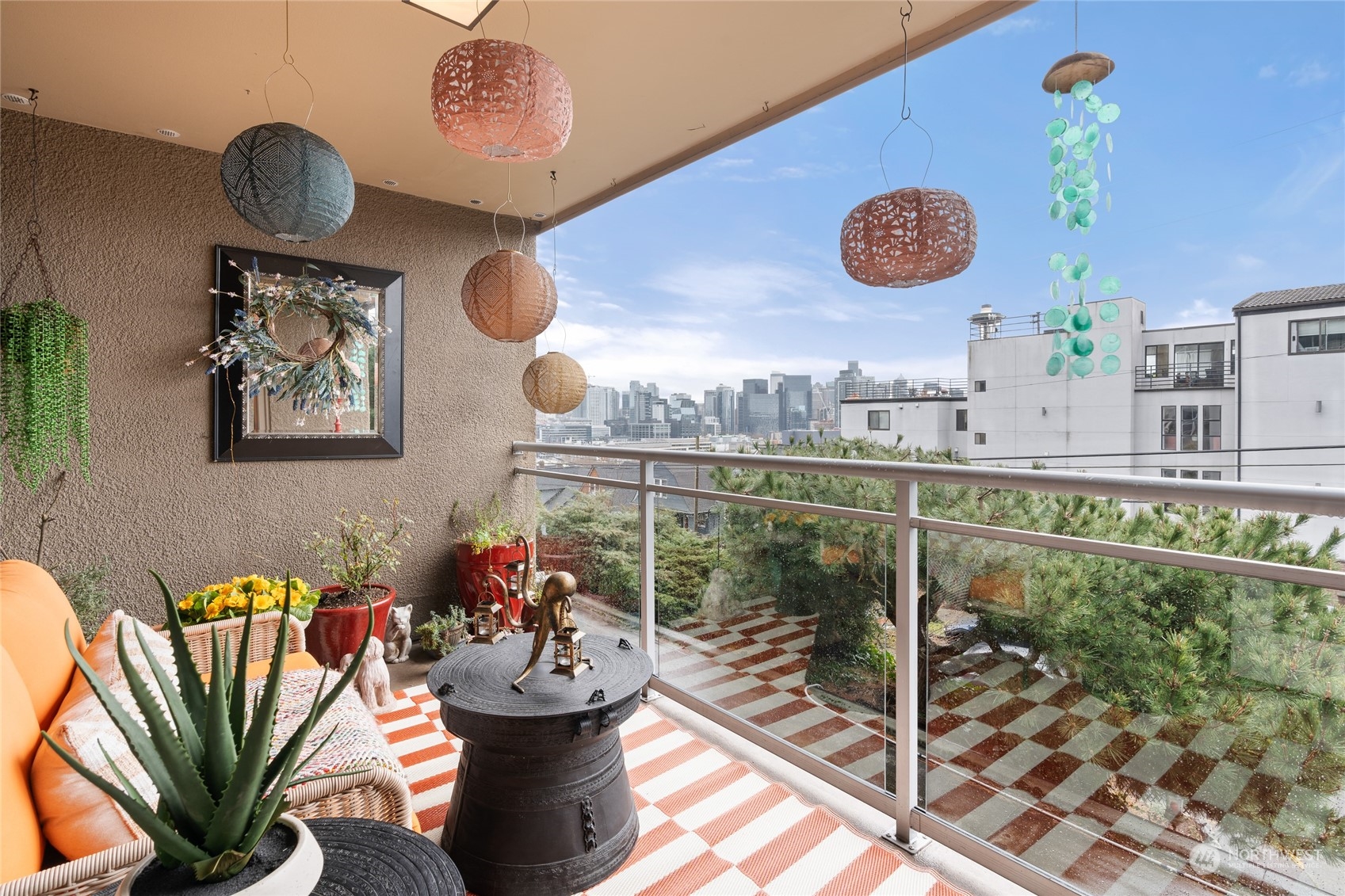 900 Warren Avenue N Unit: 104