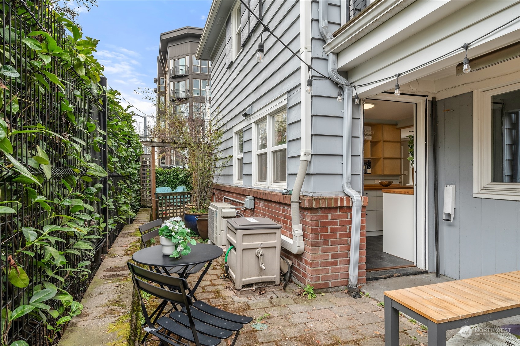 1604 1/2 15th Avenue