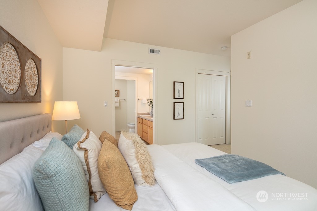 2901 NE Blakeley Street Unit: 320