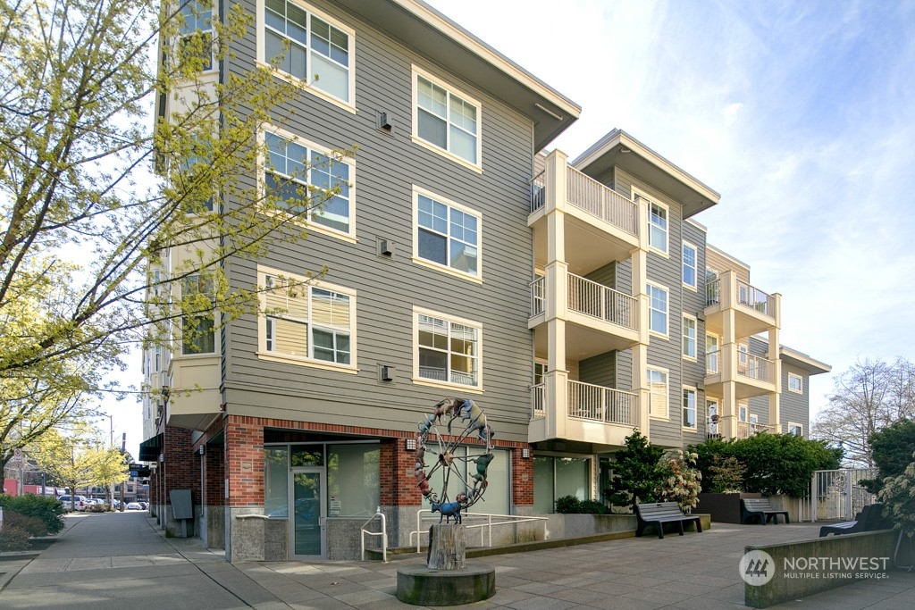 2901 NE Blakeley Street Unit: 320