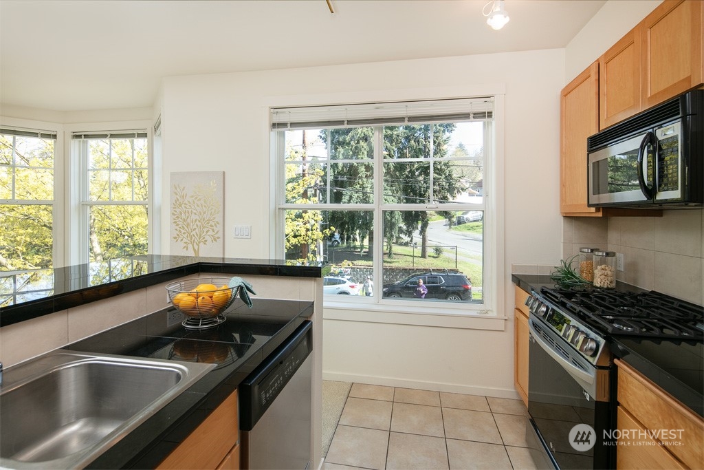2901 NE Blakeley Street Unit: 320