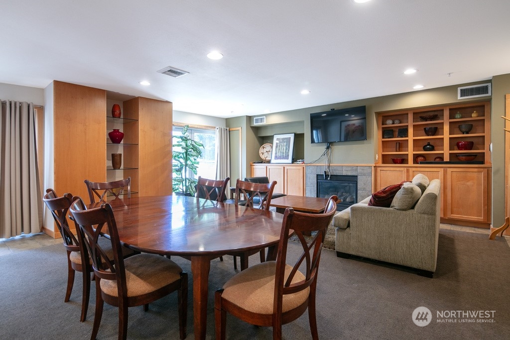 2901 NE Blakeley Street Unit: 320