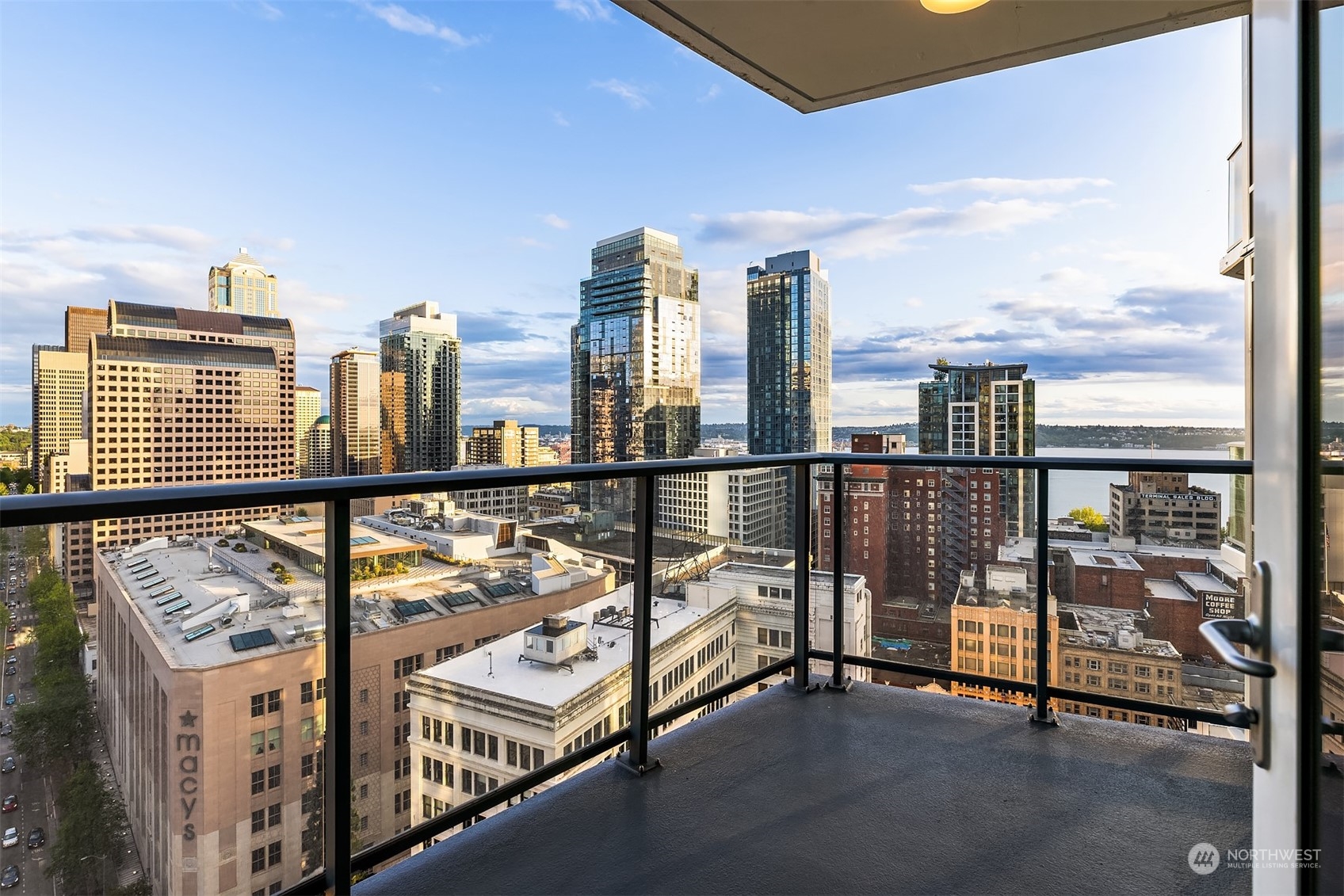1920 4th Avenue Unit: 2105