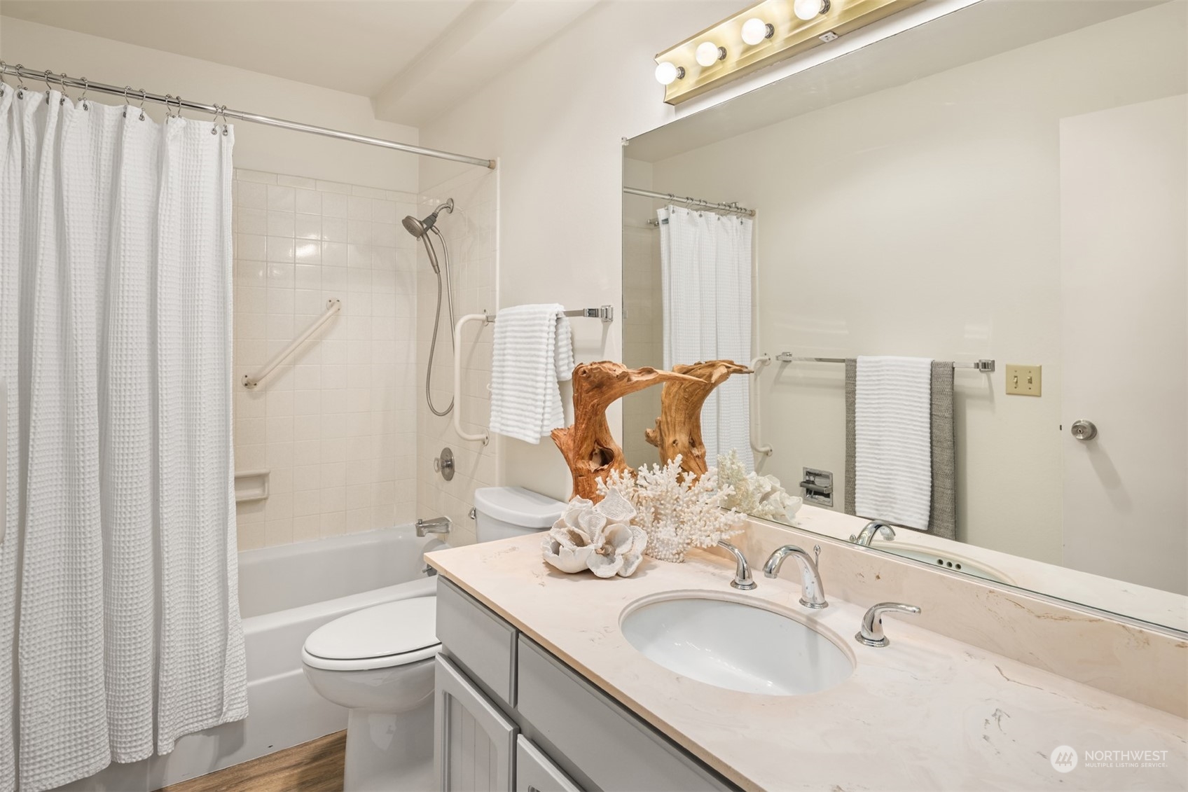 1737 Harbor Avenue SW Unit: S205
