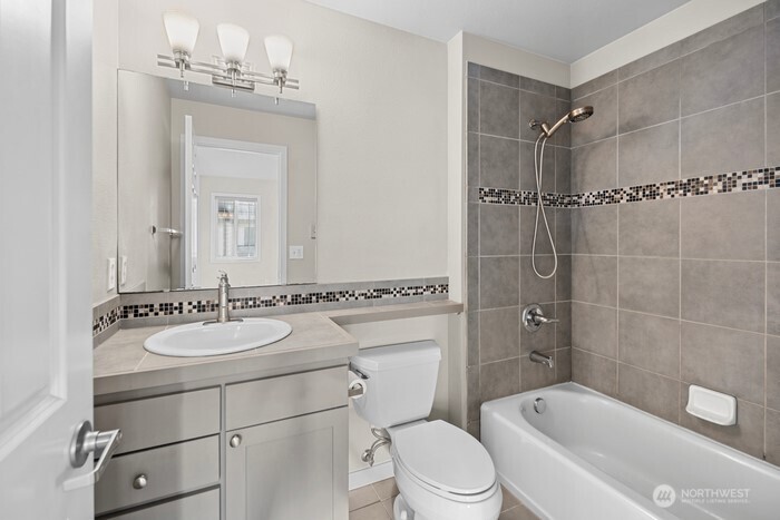 13426 97th Avenue E Unit: 204