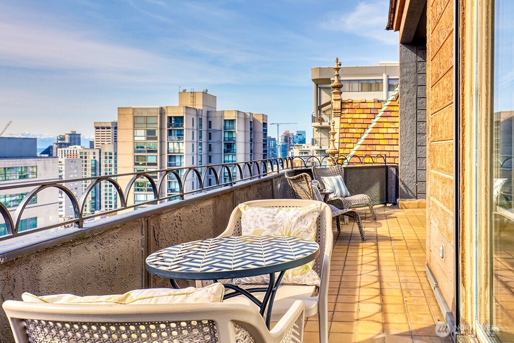 1017 Minor Avenue Unit: 1403