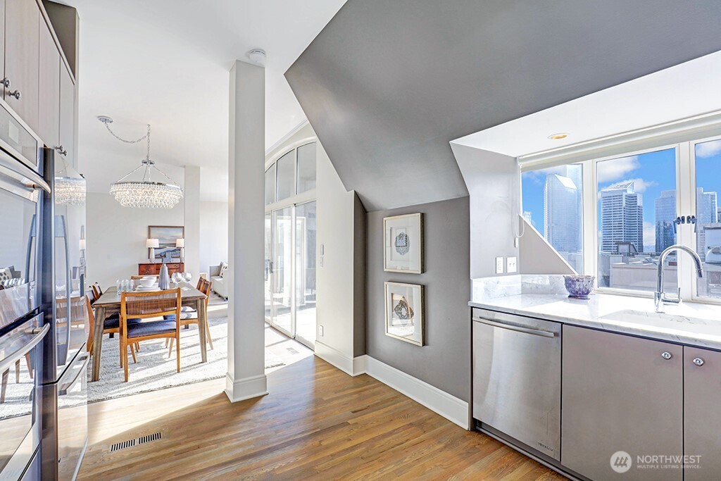 1017 Minor Avenue Unit: 1403
