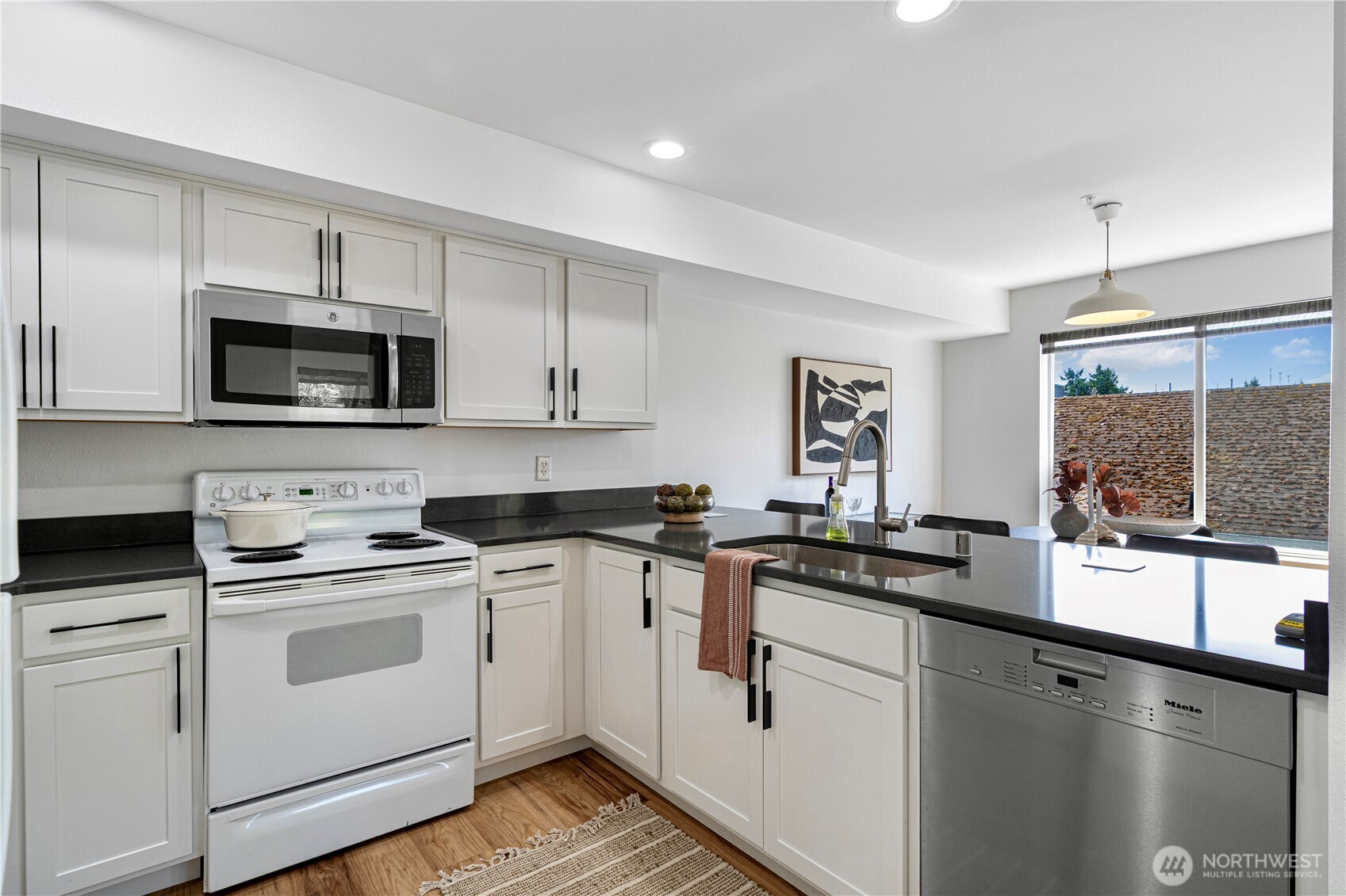 9222 Roosevelt Way NE Unit: 302