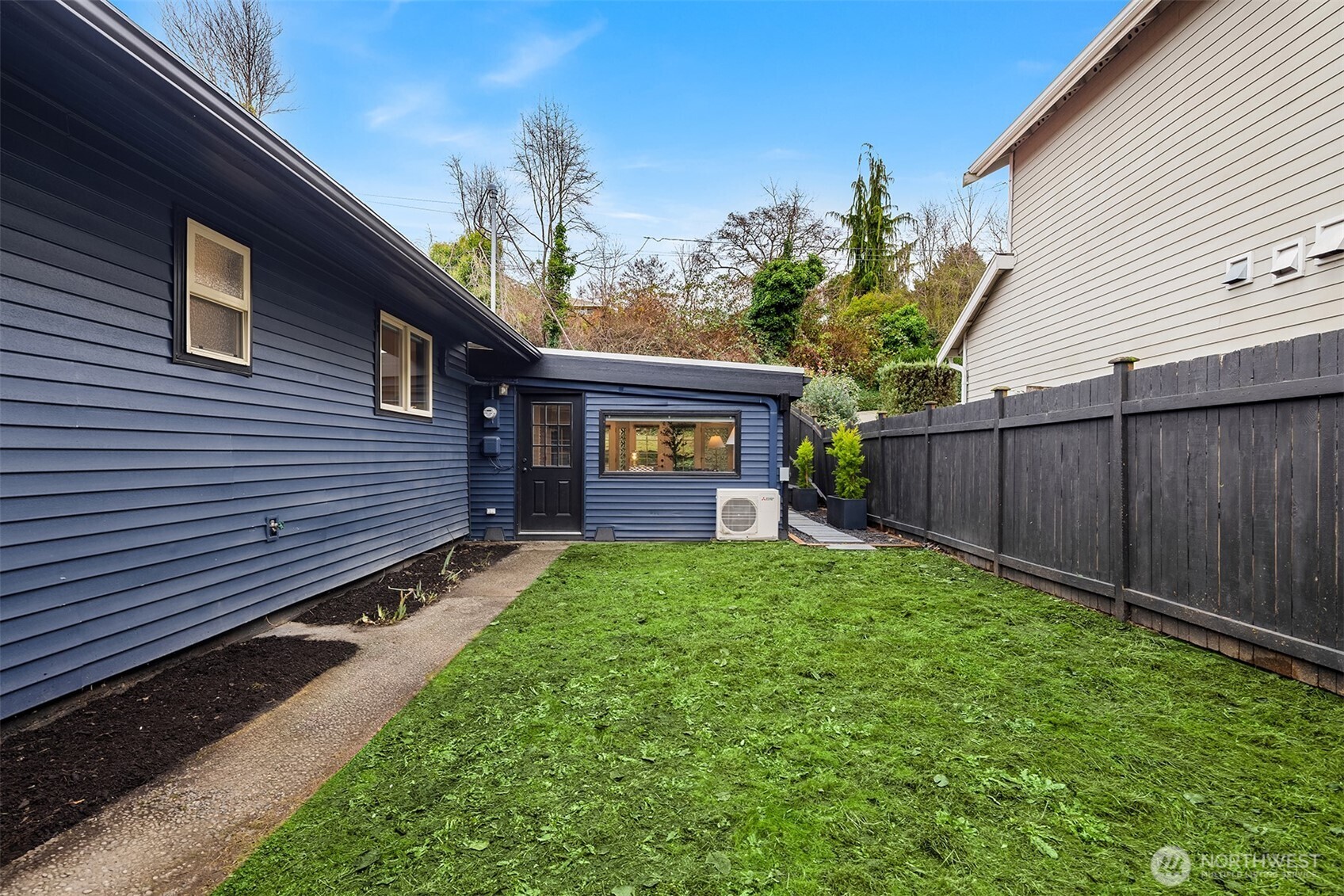 1403 SW Thistle Street