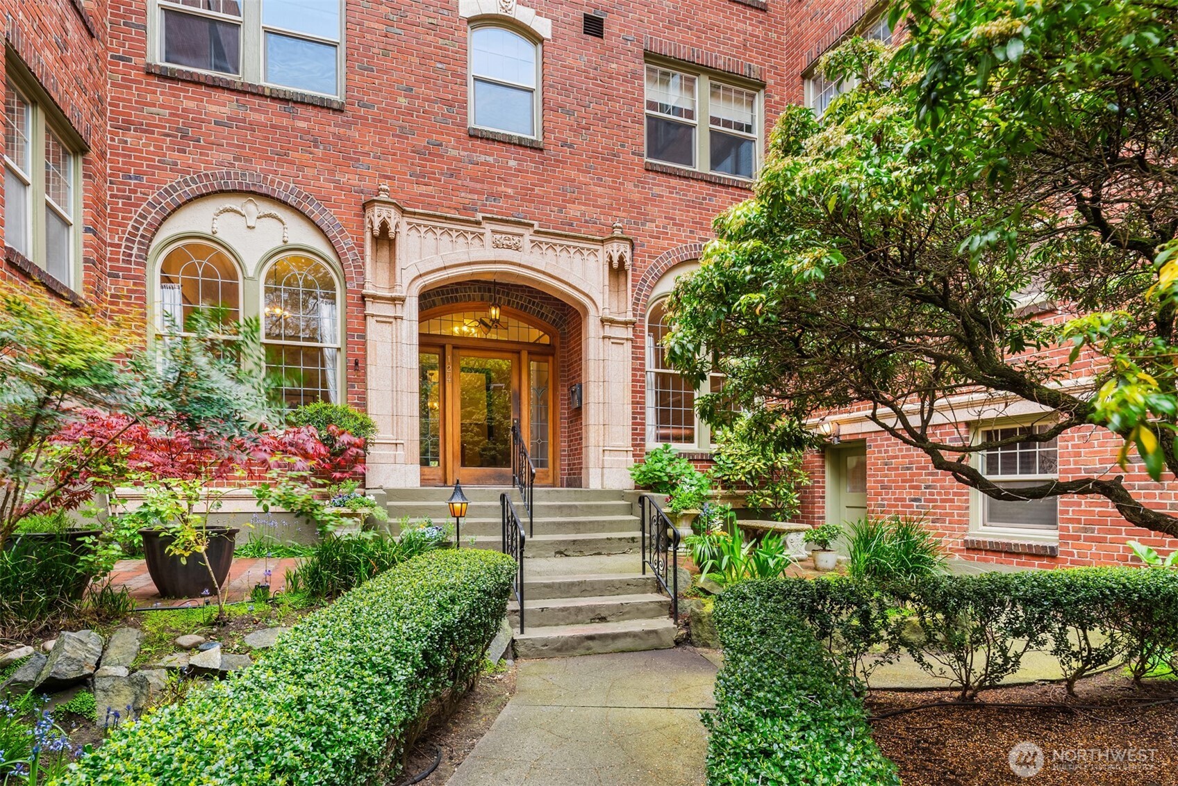 124 Warren Avenue N Unit: 302