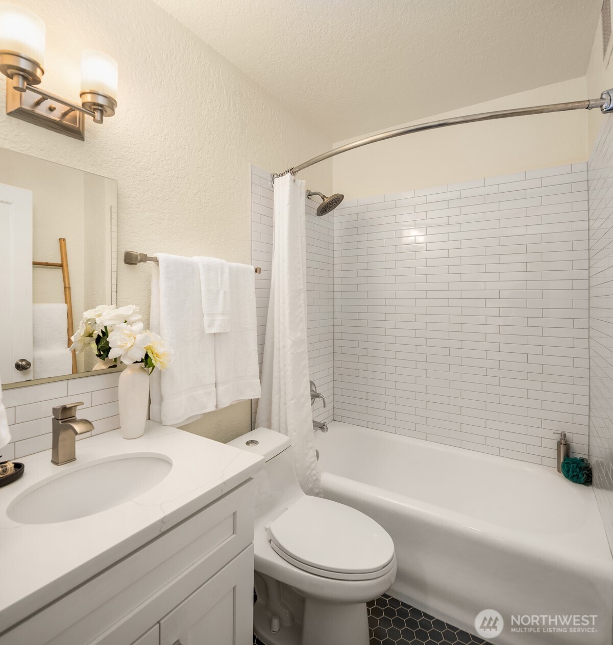 124 Warren Avenue N Unit: 302