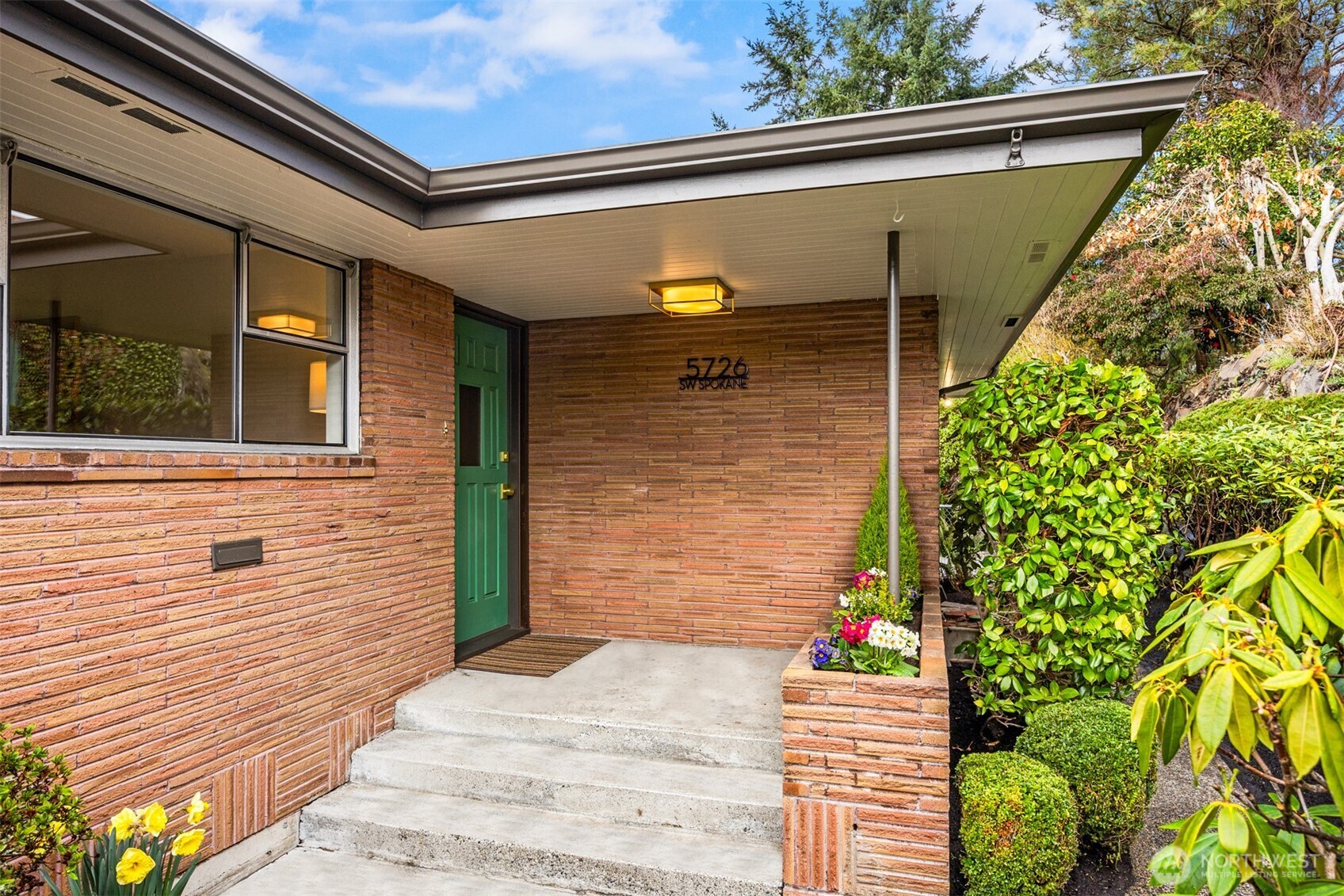 5726 SW Spokane Street