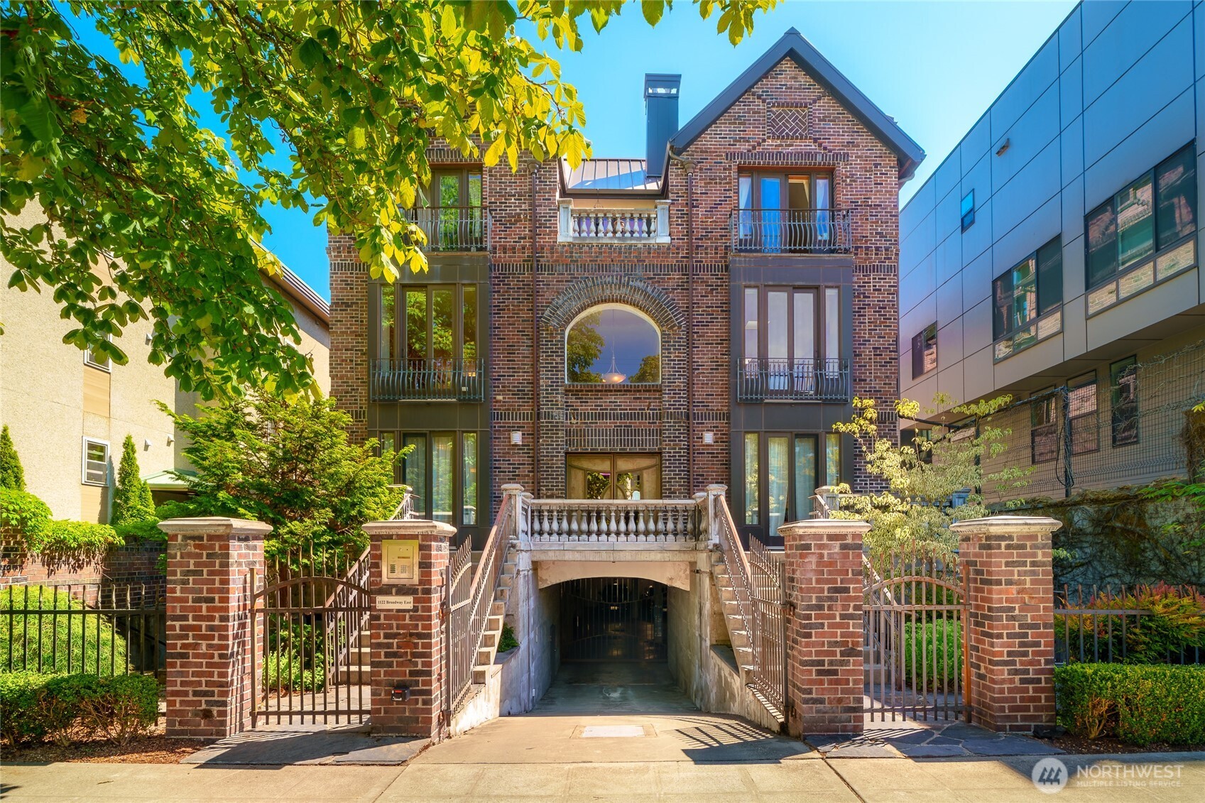 1122 Broadway E Unit: 301
