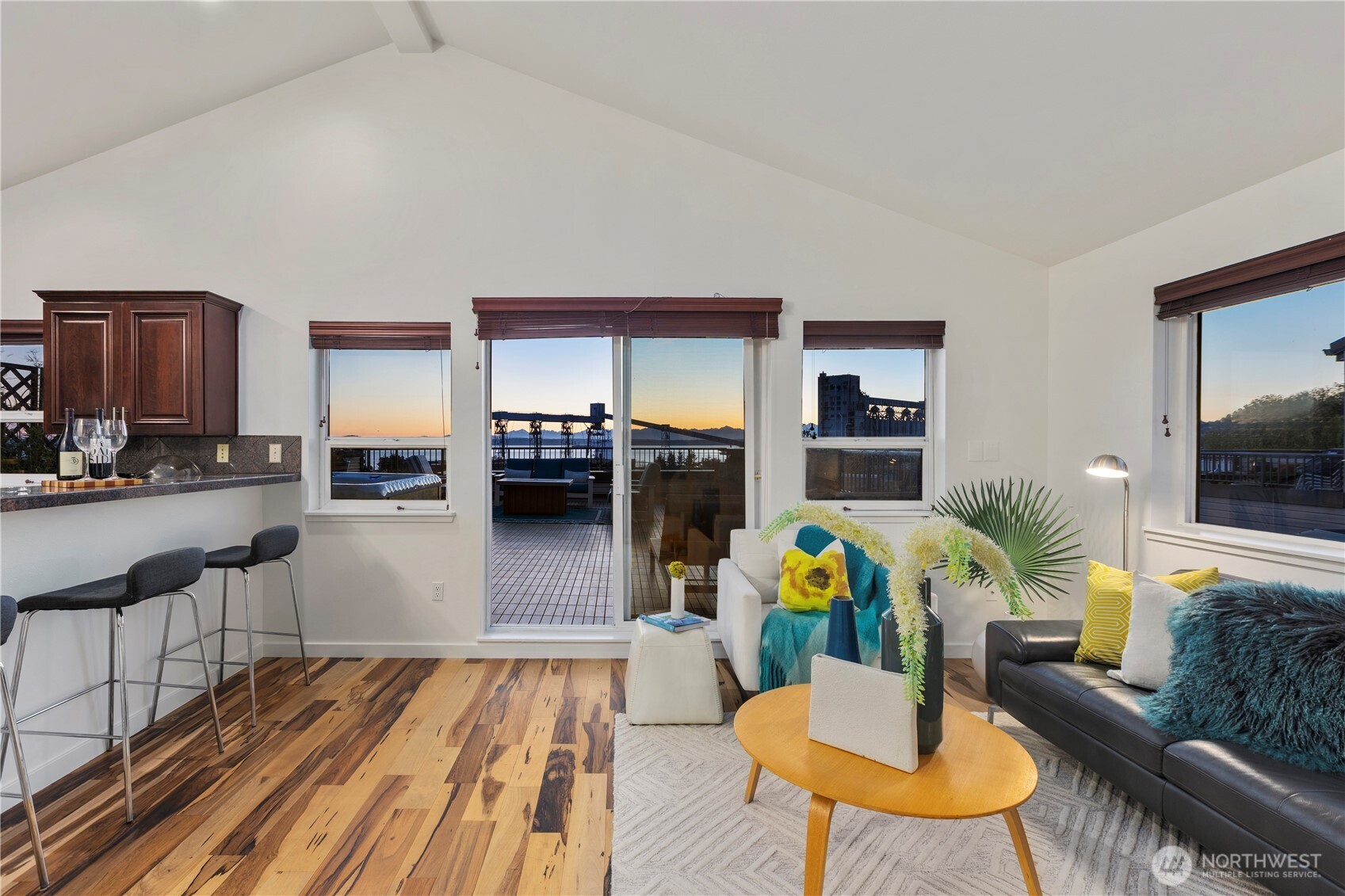 524 6th Avenue W Unit: 407