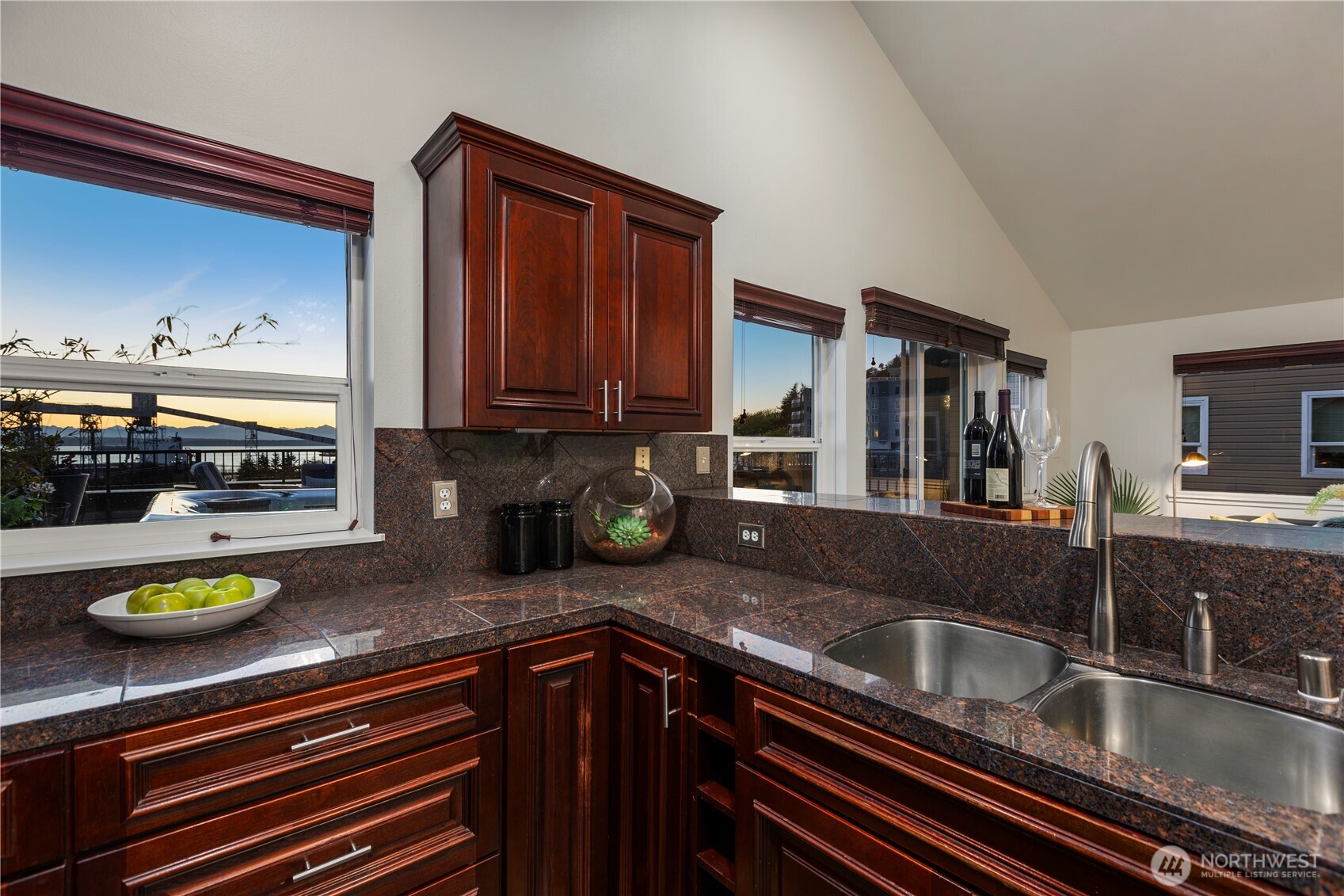 524 6th Avenue W Unit: 407