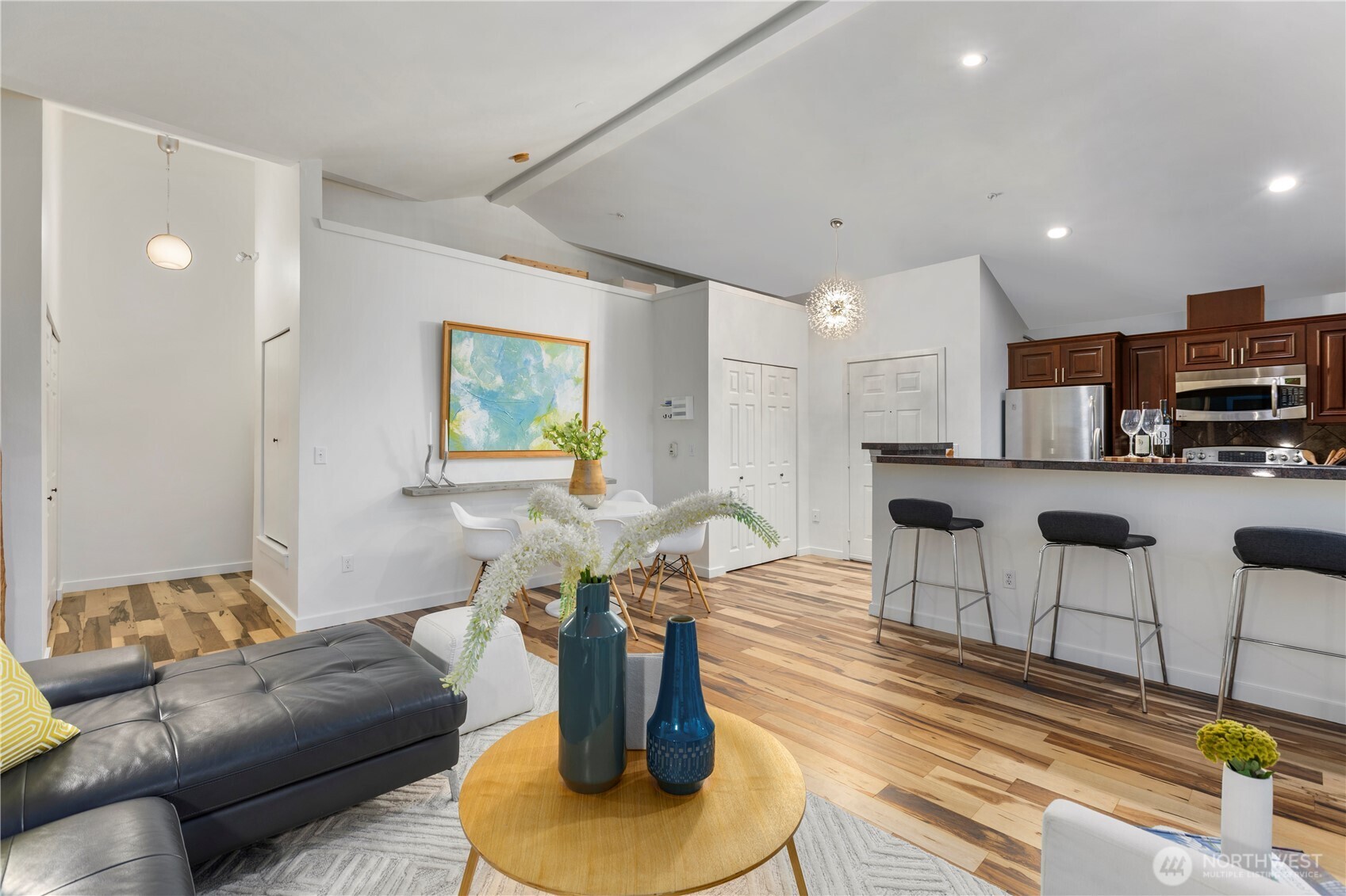 524 6th Avenue W Unit: 407