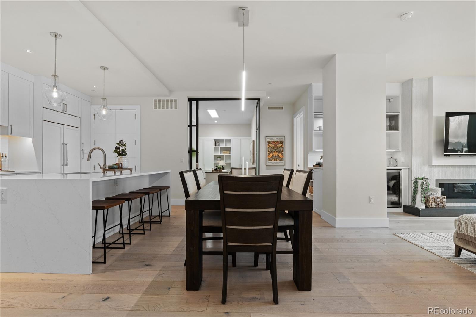 155 Steele Street Unit: 917