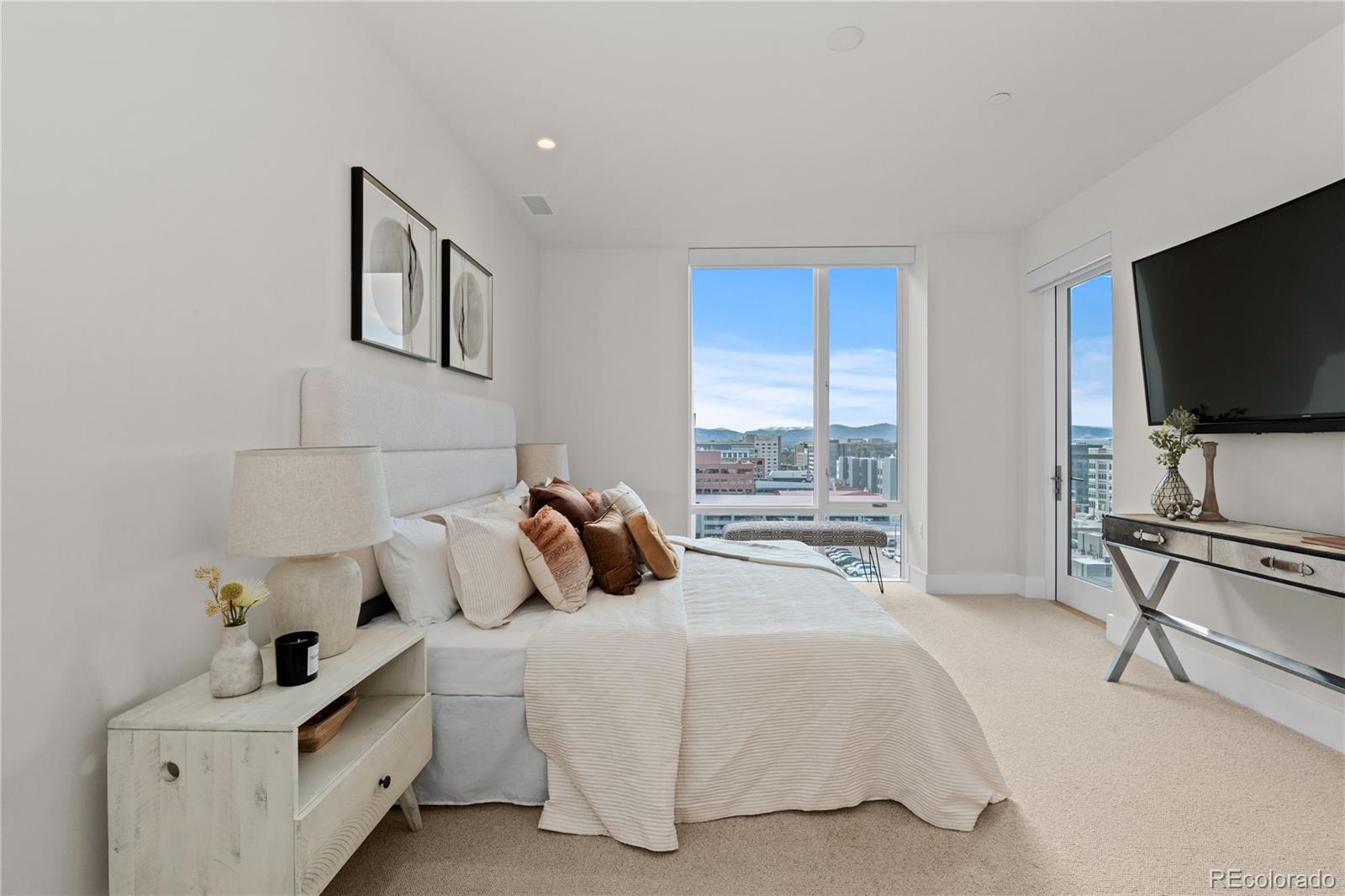 155 Steele Street Unit: 917