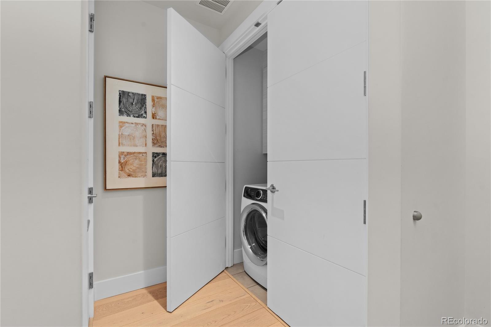 155 Steele Street Unit: 917