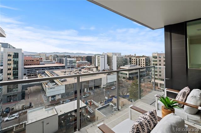 155 Steele Street Unit: 917