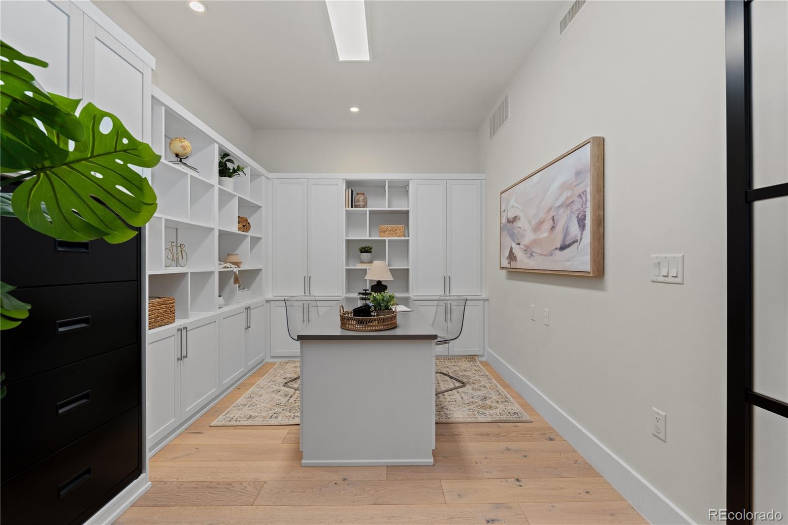155 Steele Street Unit: 917