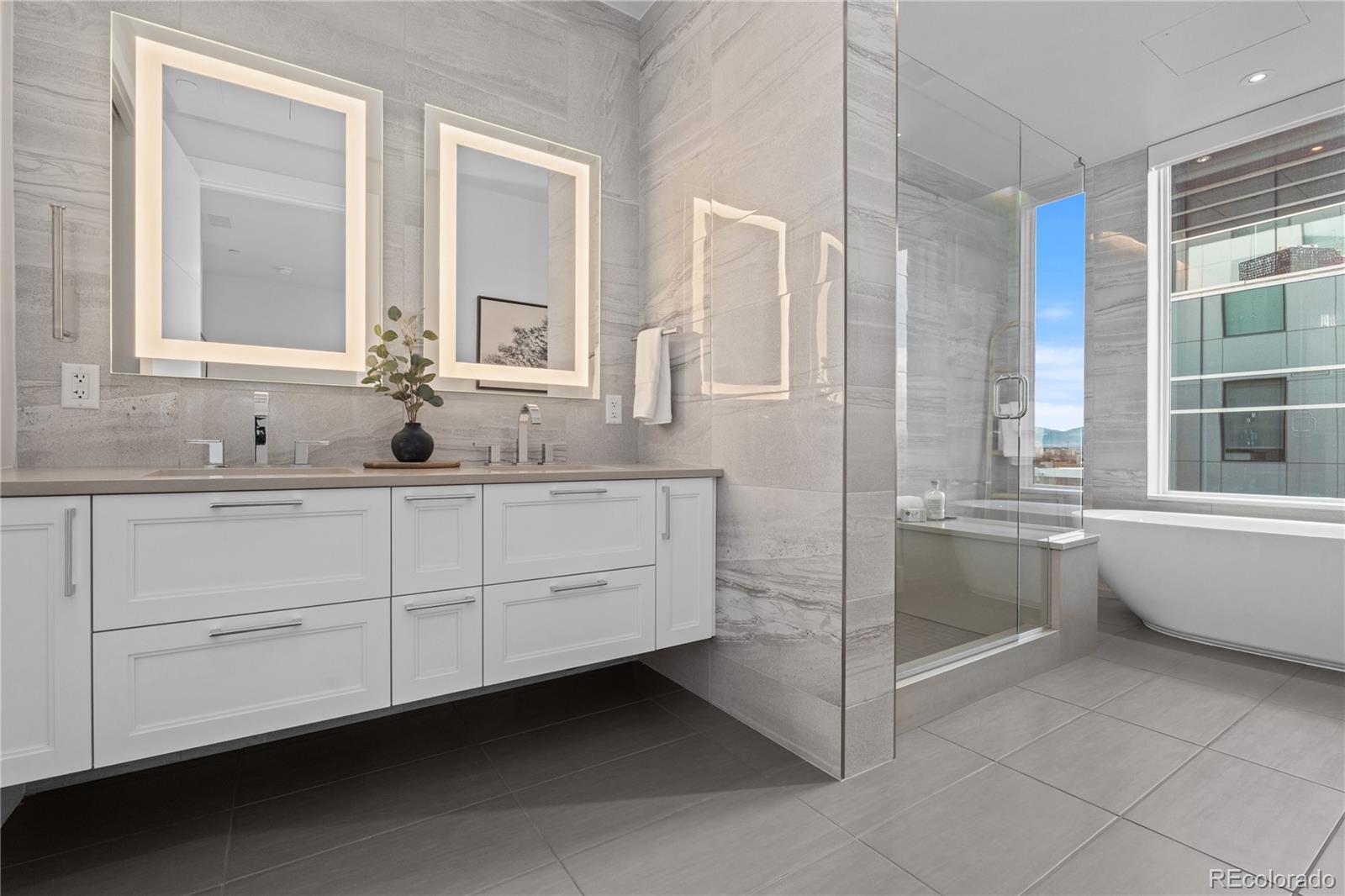 155 Steele Street Unit: 917