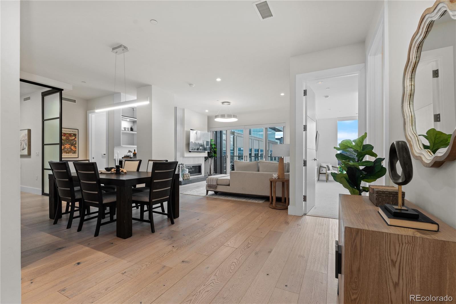 155 Steele Street Unit: 917
