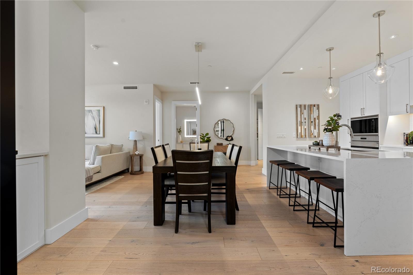 155 Steele Street Unit: 917