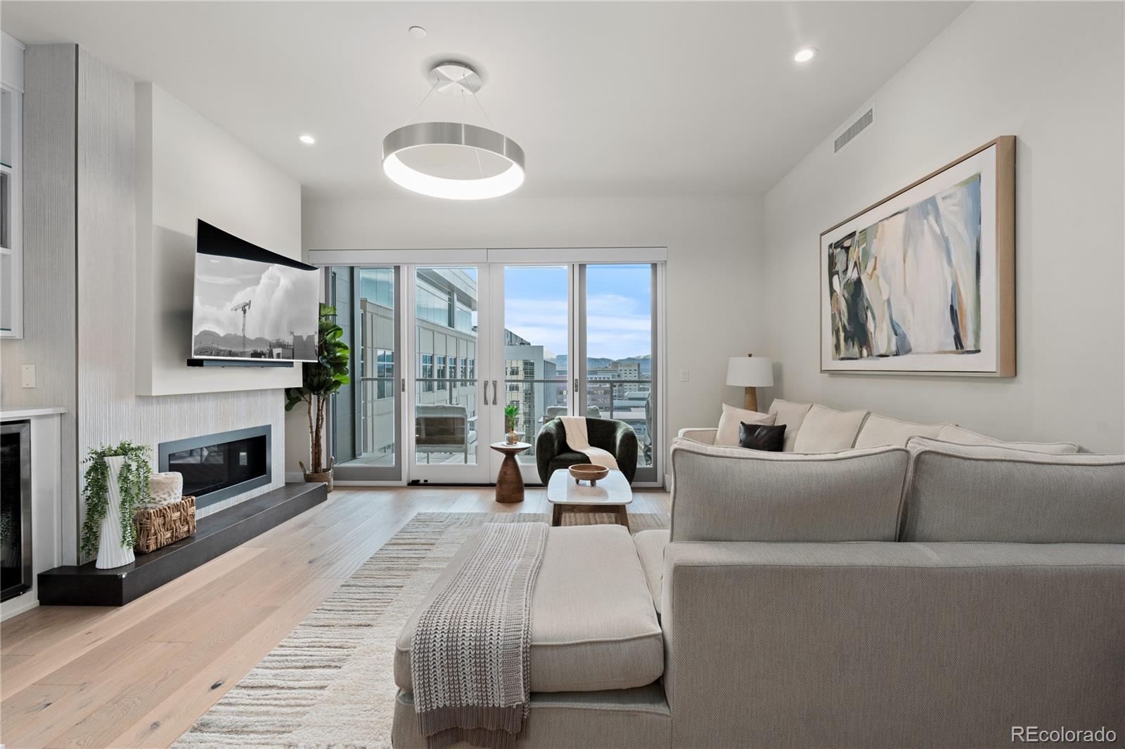 155 Steele Street Unit: 917