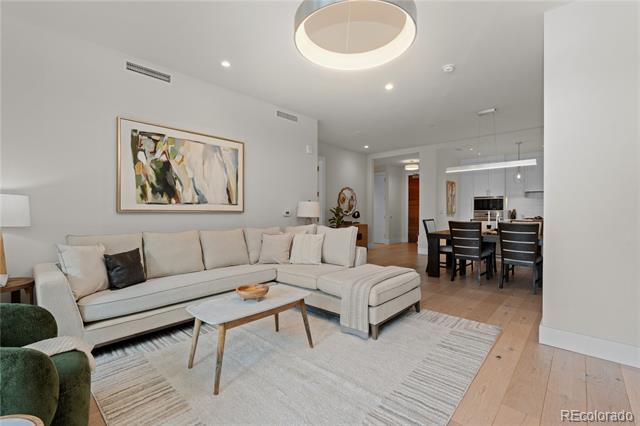 155 Steele Street Unit: 917