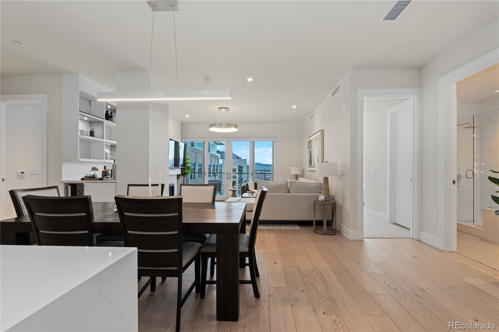 155 Steele Street Unit: 917
