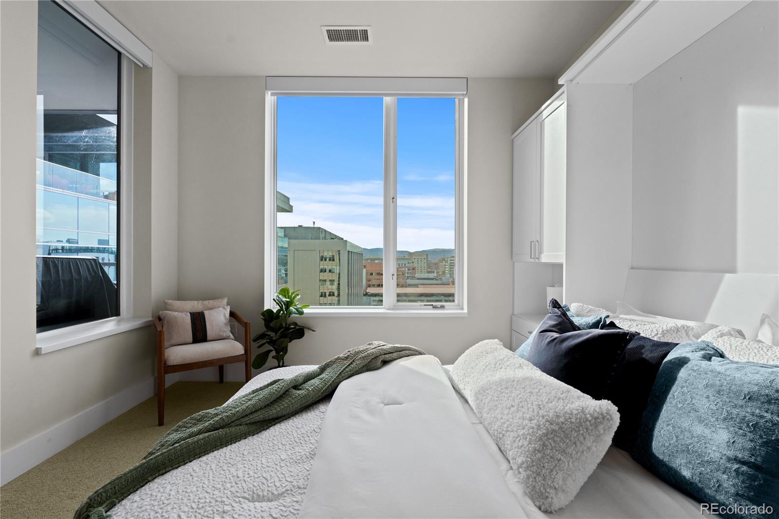155 Steele Street Unit: 917