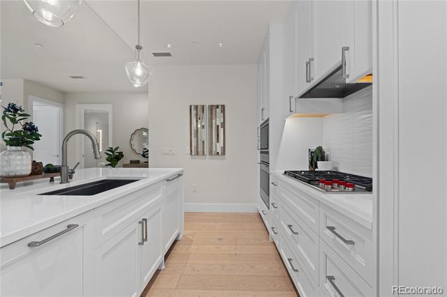 155 Steele Street Unit: 917