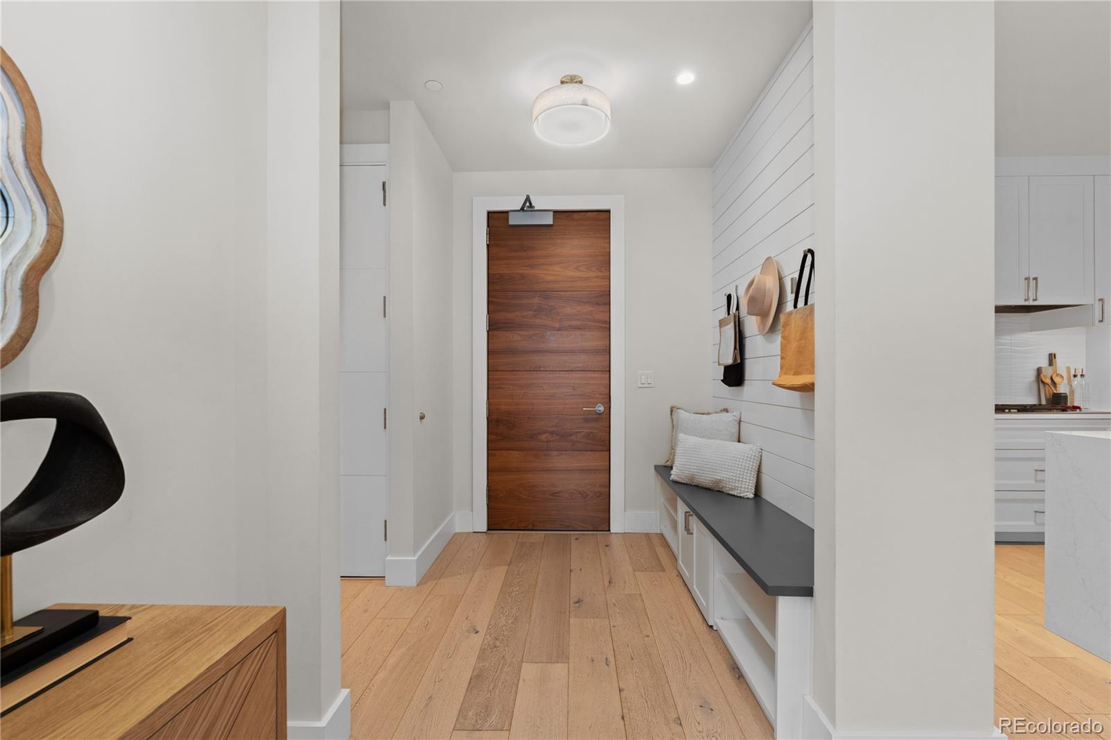 155 Steele Street Unit: 917