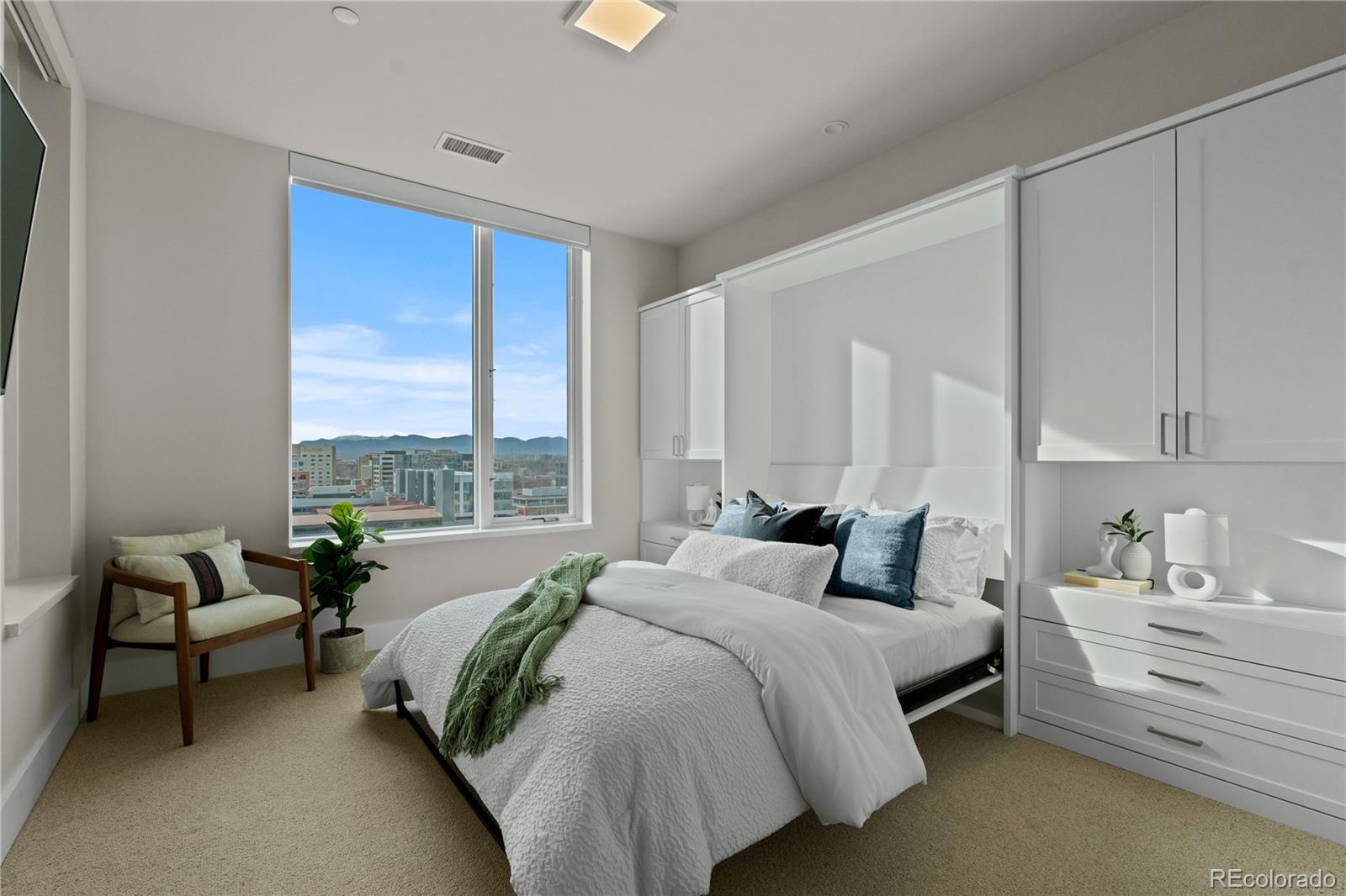 155 Steele Street Unit: 917