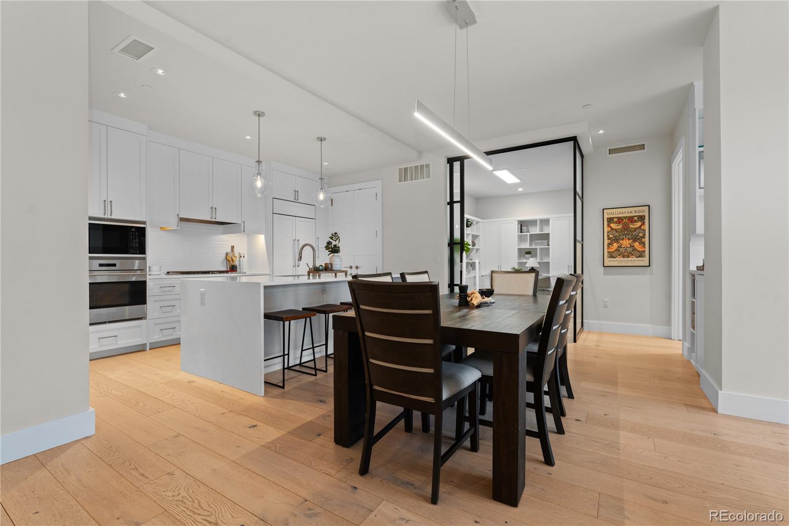 155 Steele Street Unit: 917