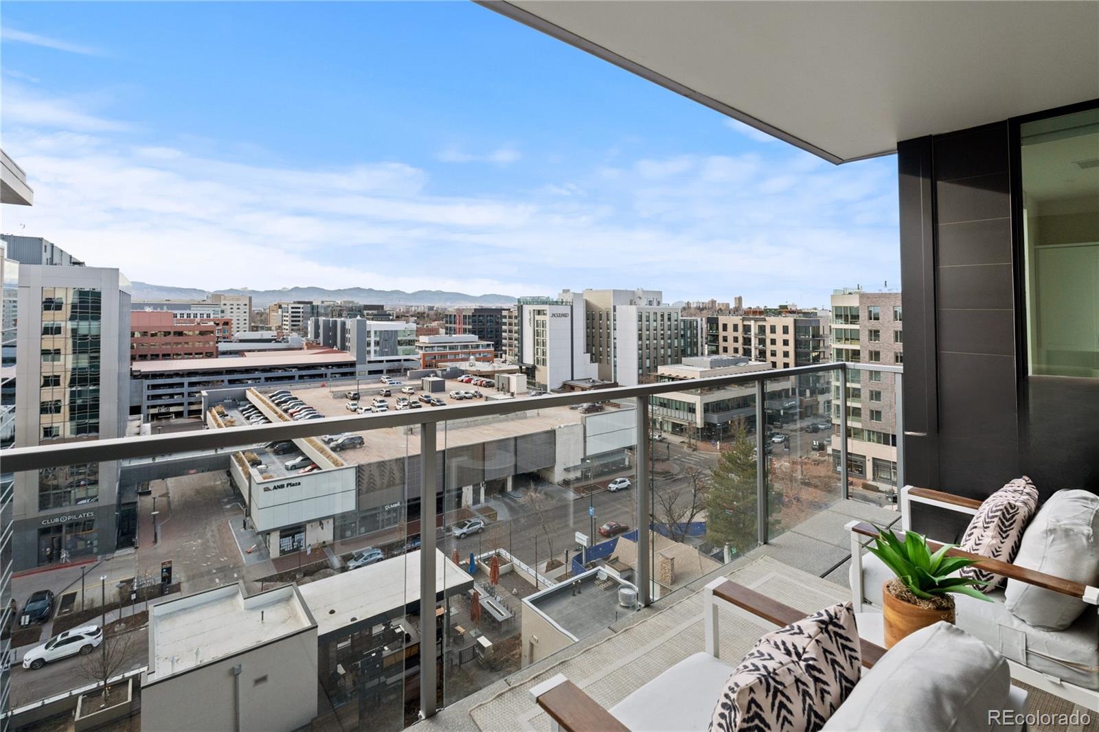 155 Steele Street Unit: 917