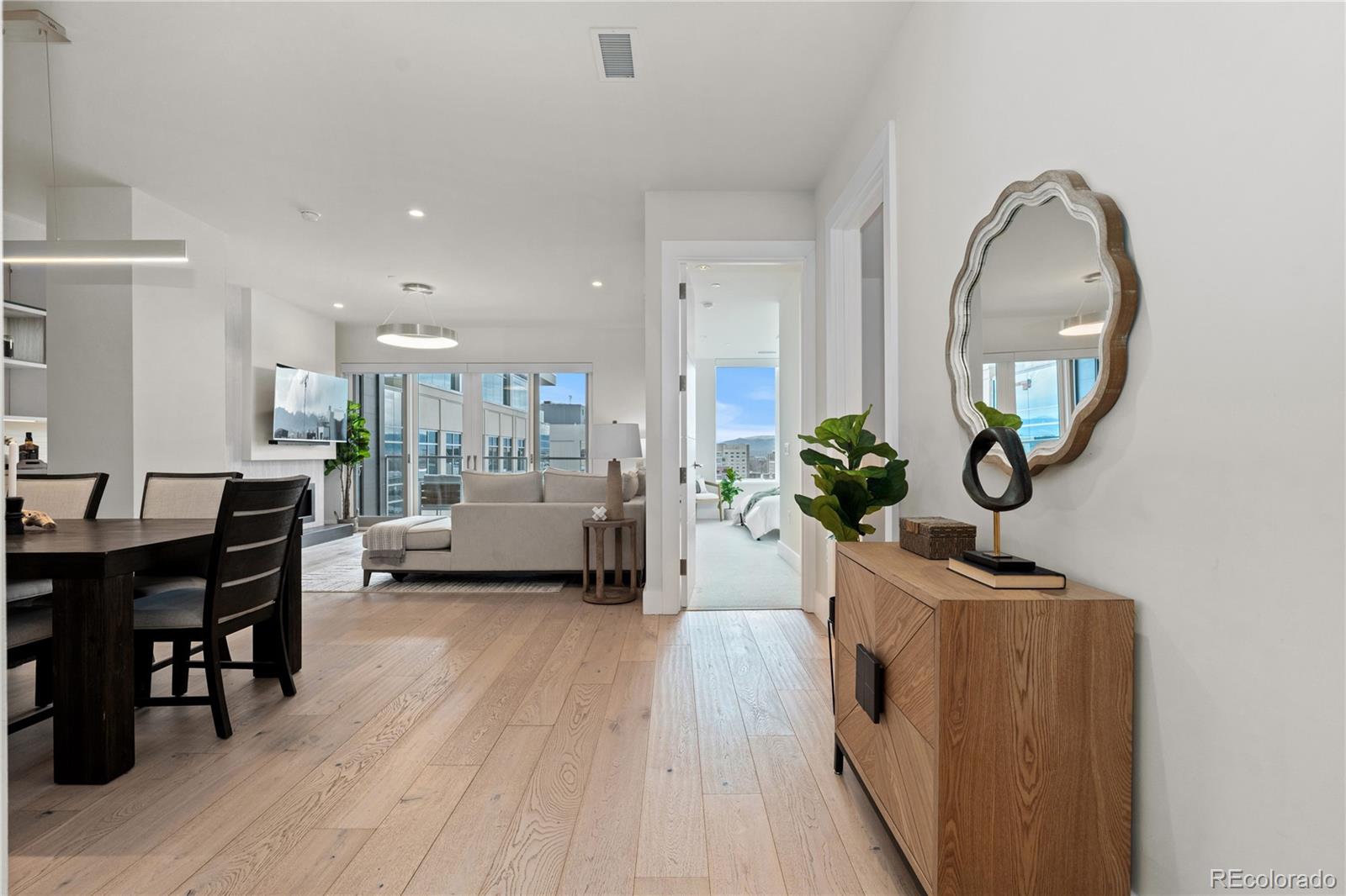155 Steele Street Unit: 917