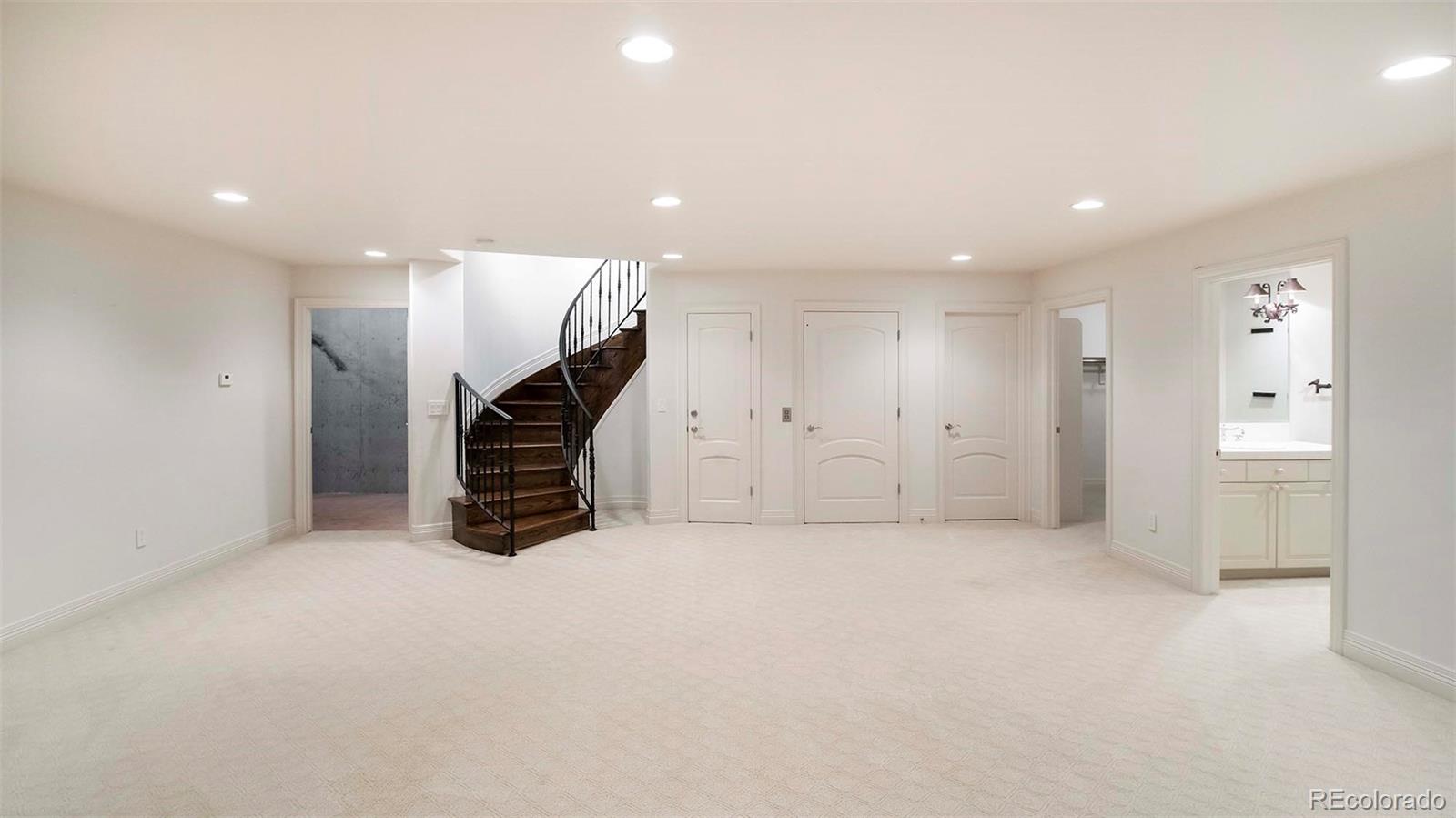 401 Dexter Street