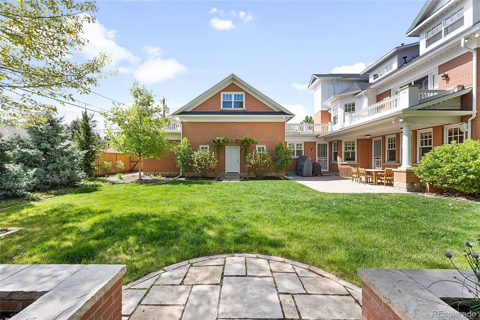 300 Glencoe Street