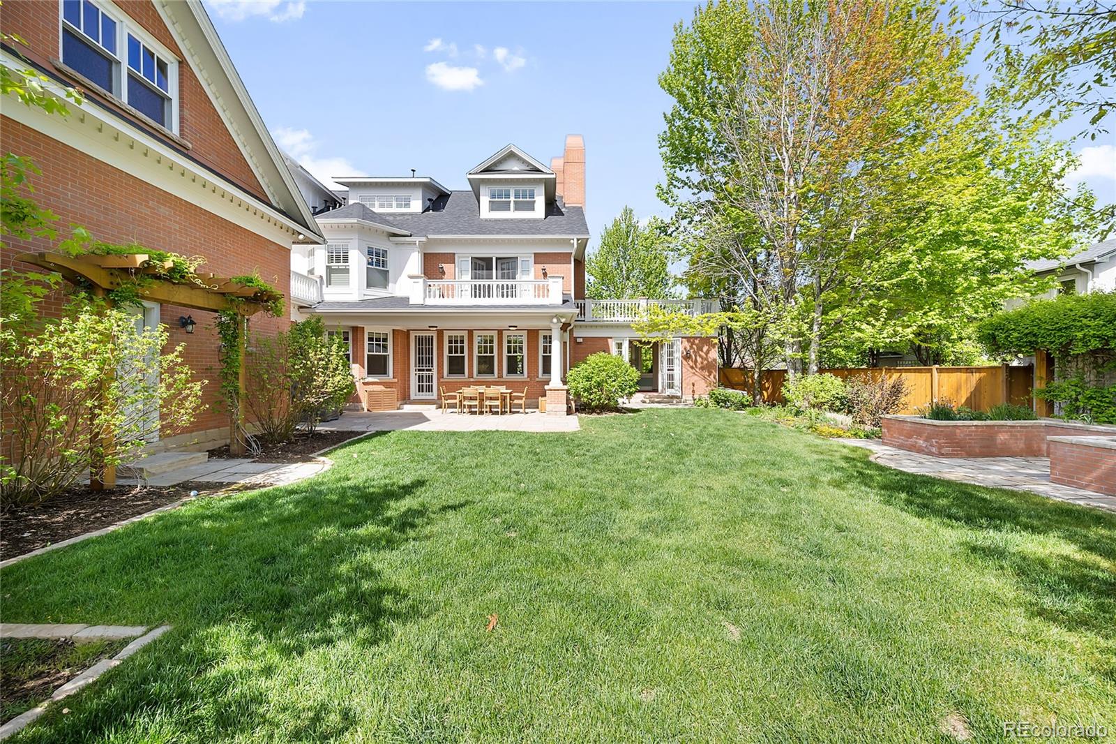 300 Glencoe Street