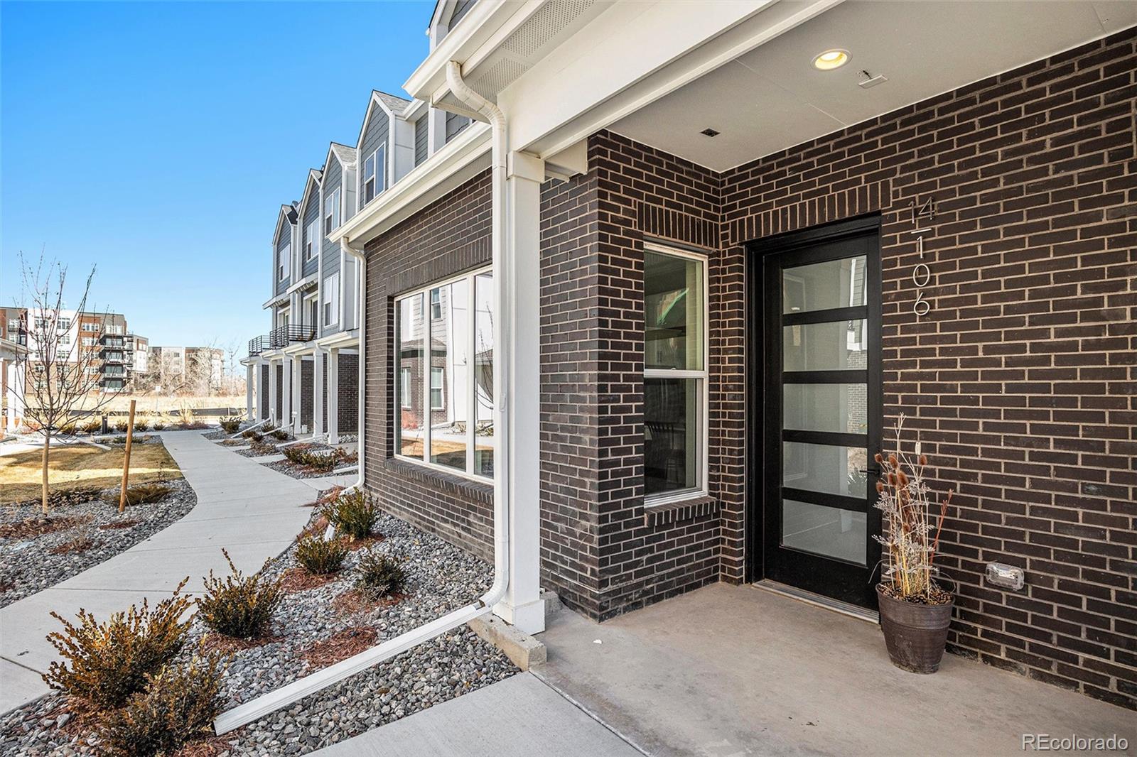 888 S Valentia Street Unit: 106