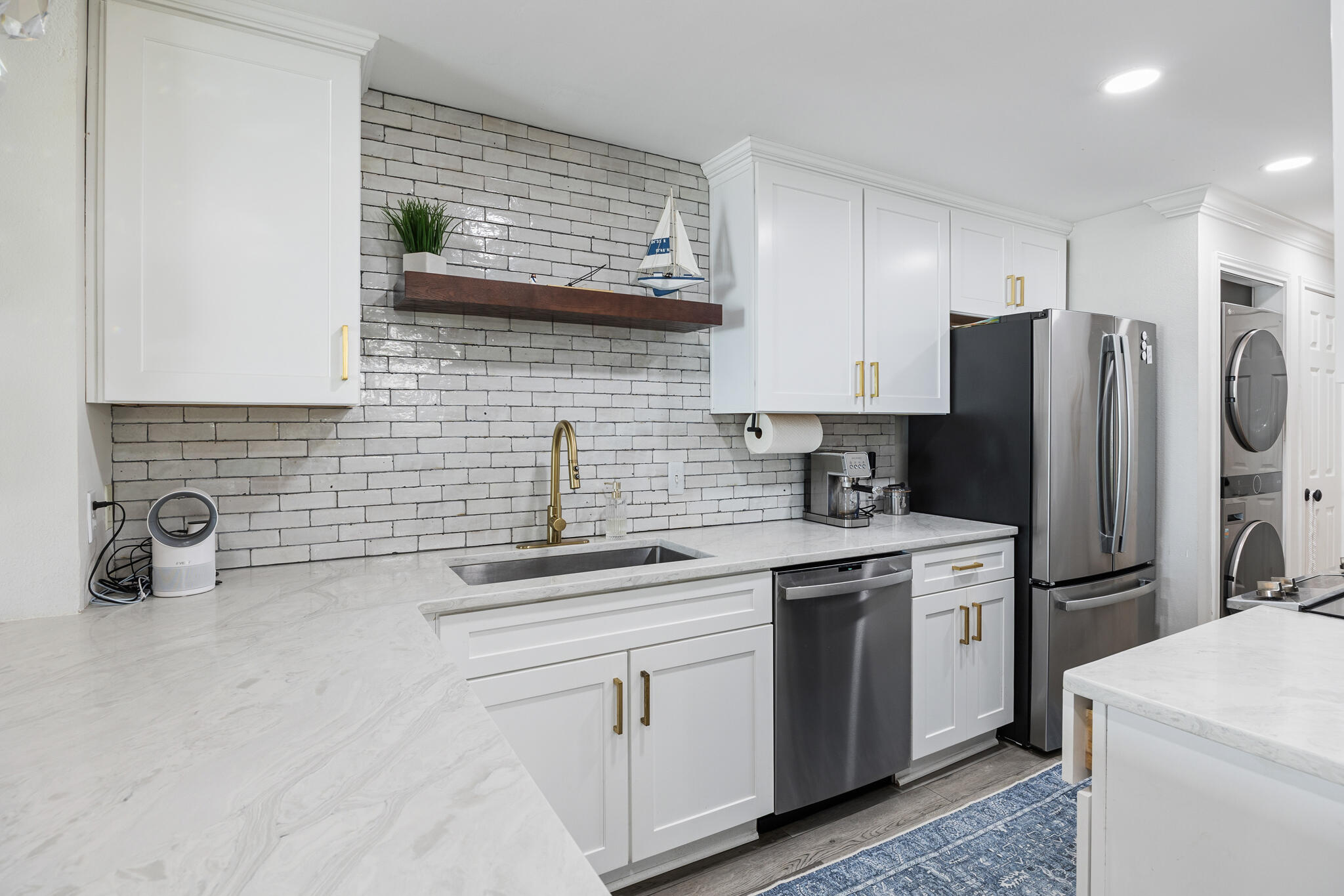 670 Nautilus Court 202