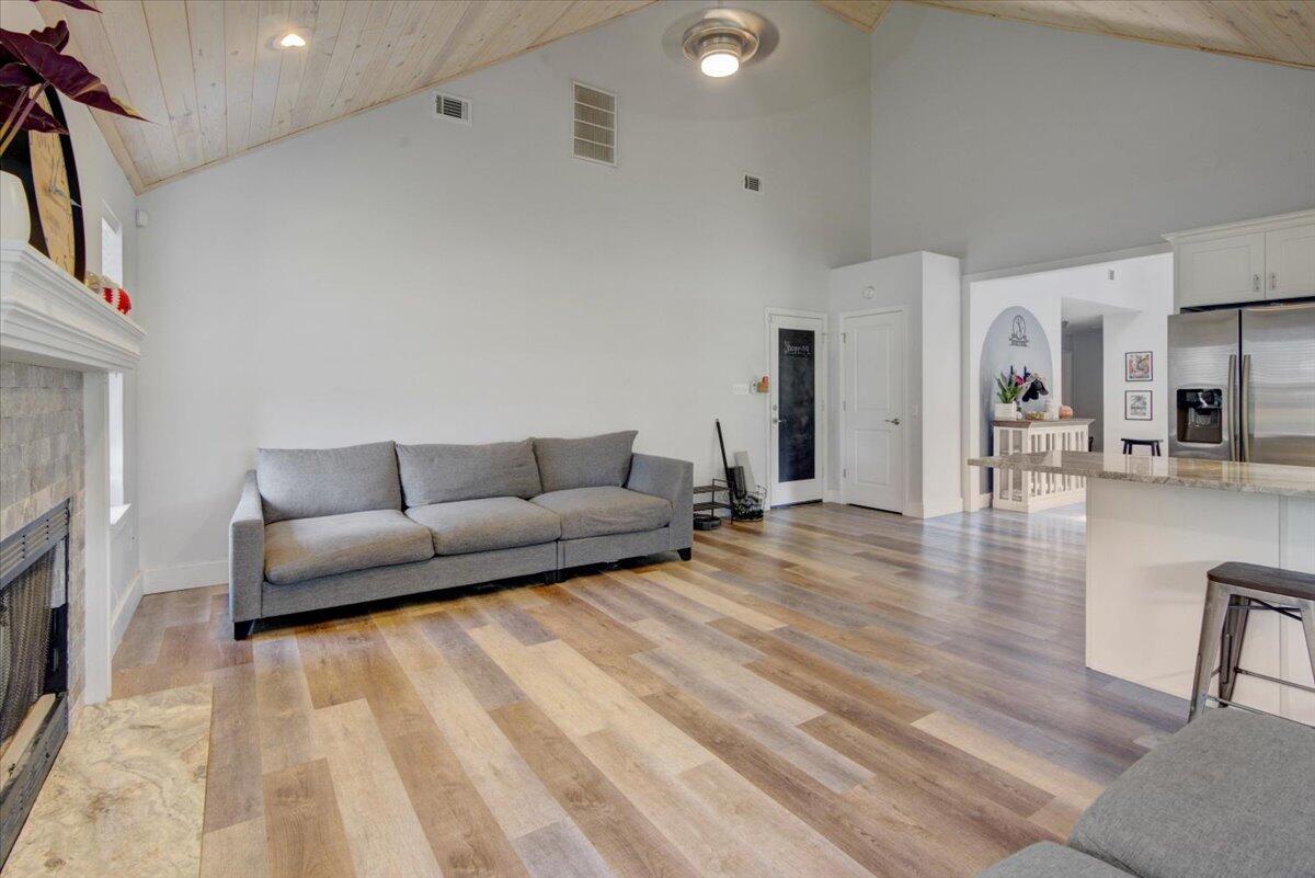 10008 Calle De Palencia