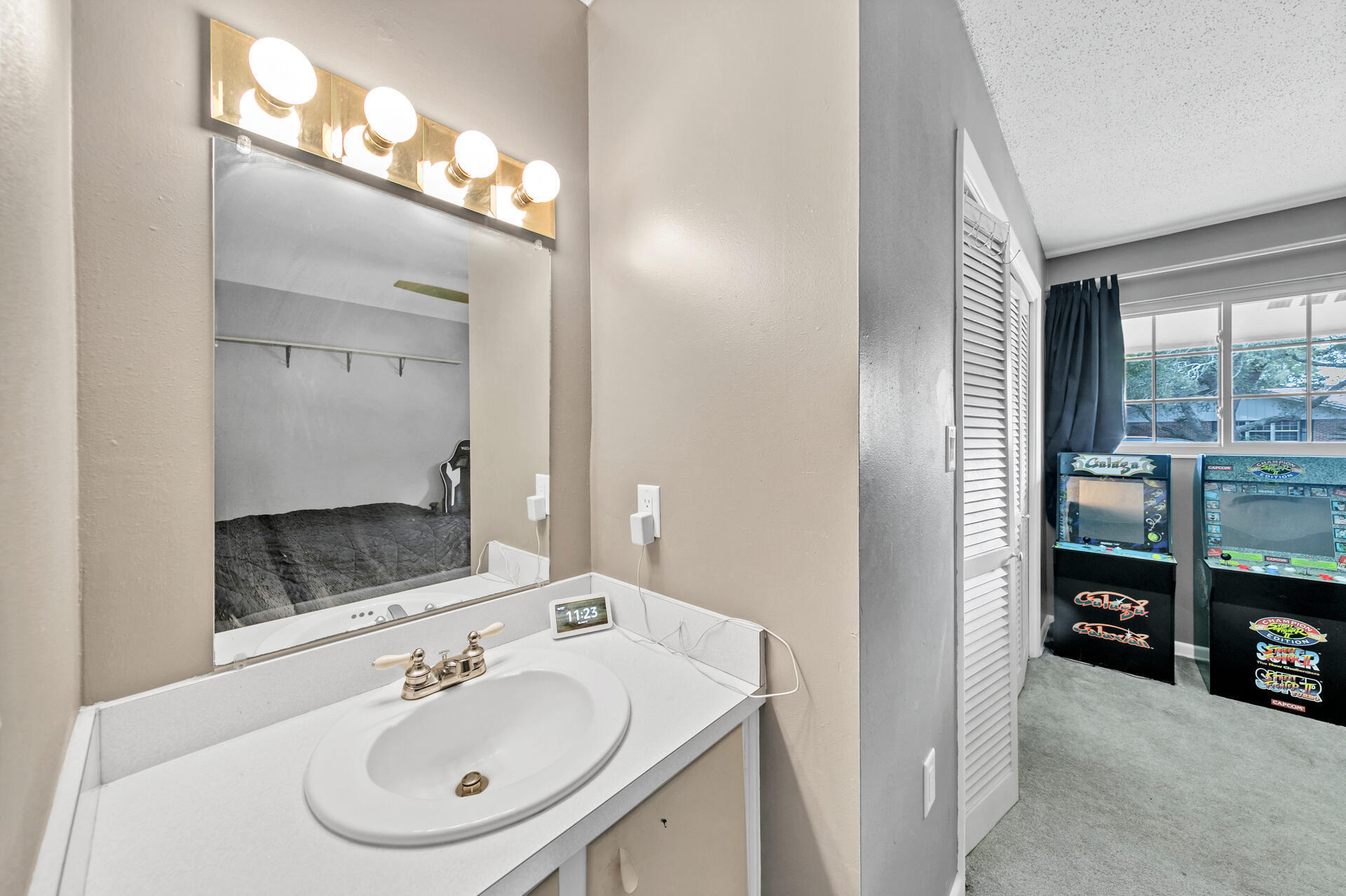 20 NE Cambridge Avenue