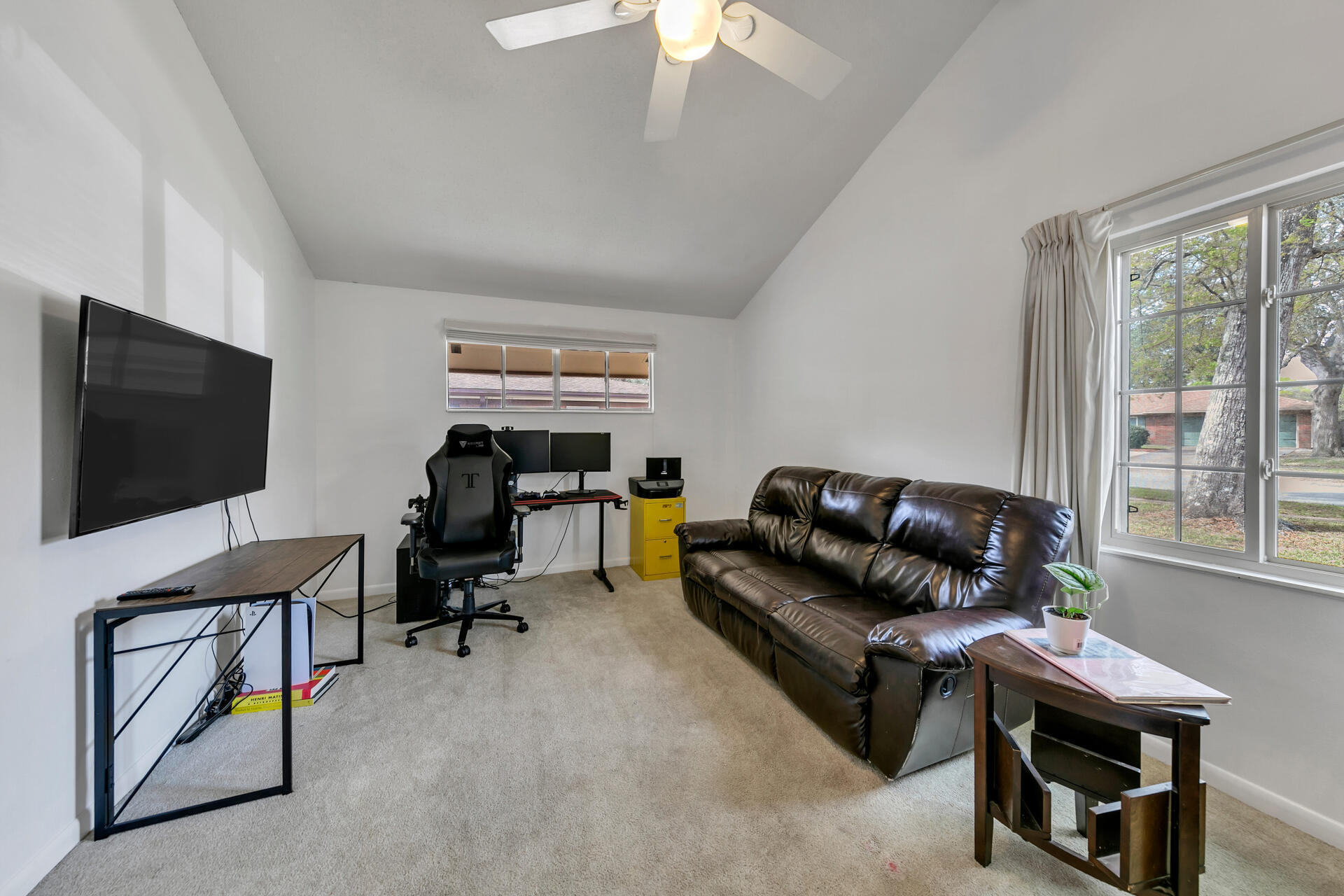 20 NE Cambridge Avenue