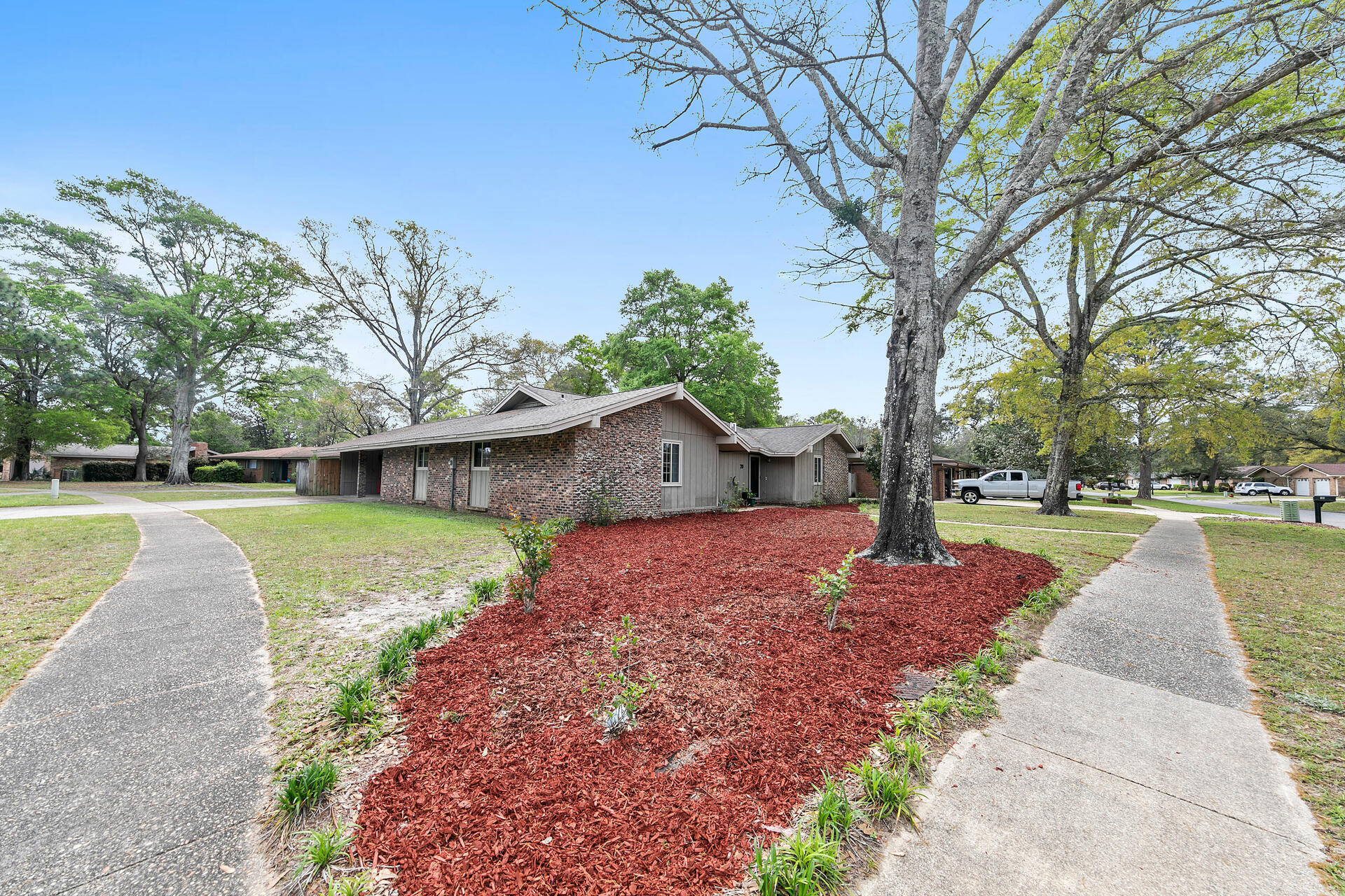 20 NE Cambridge Avenue