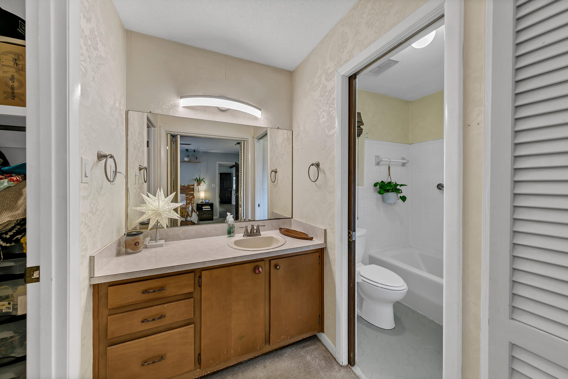 20 NE Cambridge Avenue