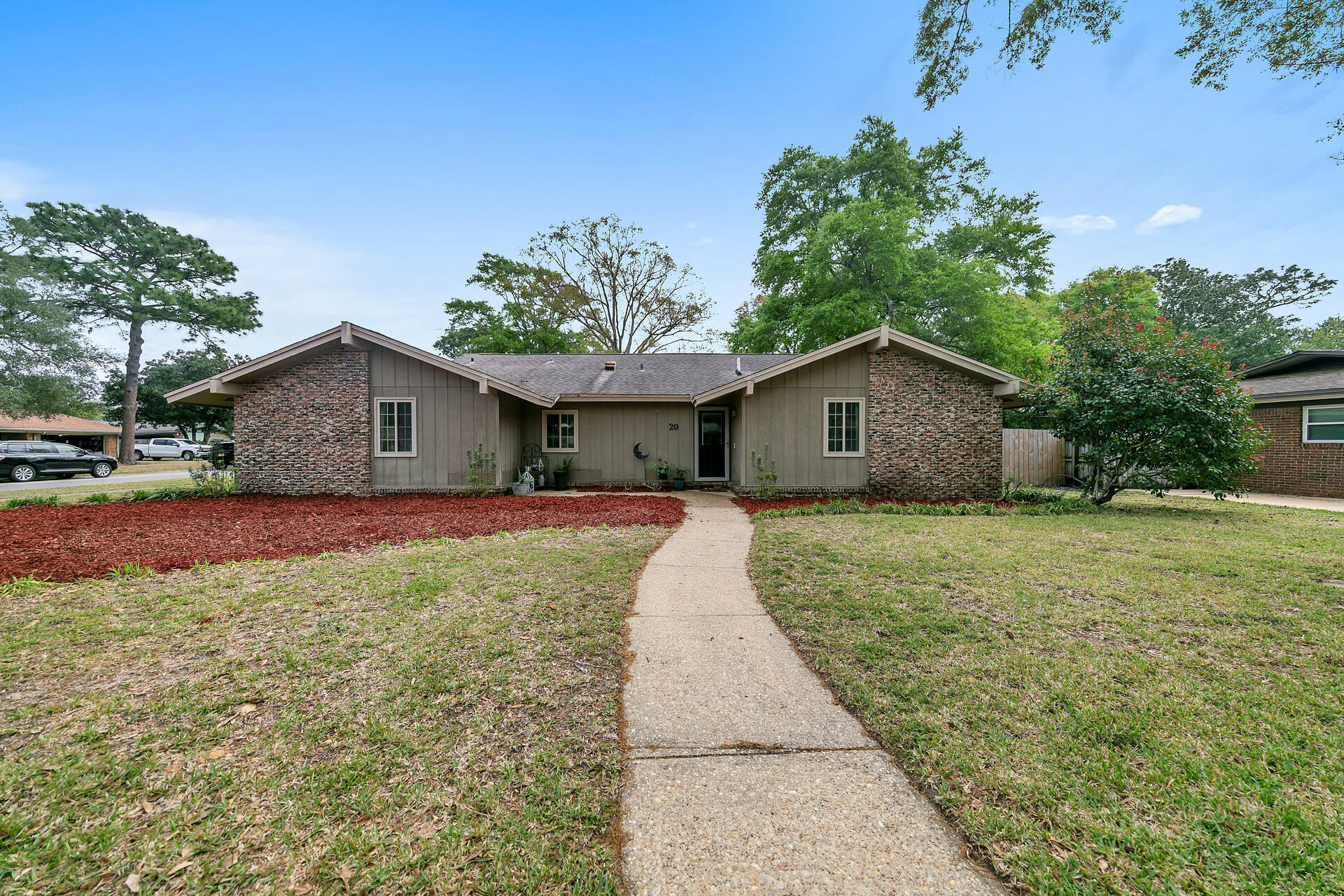 20 NE Cambridge Avenue