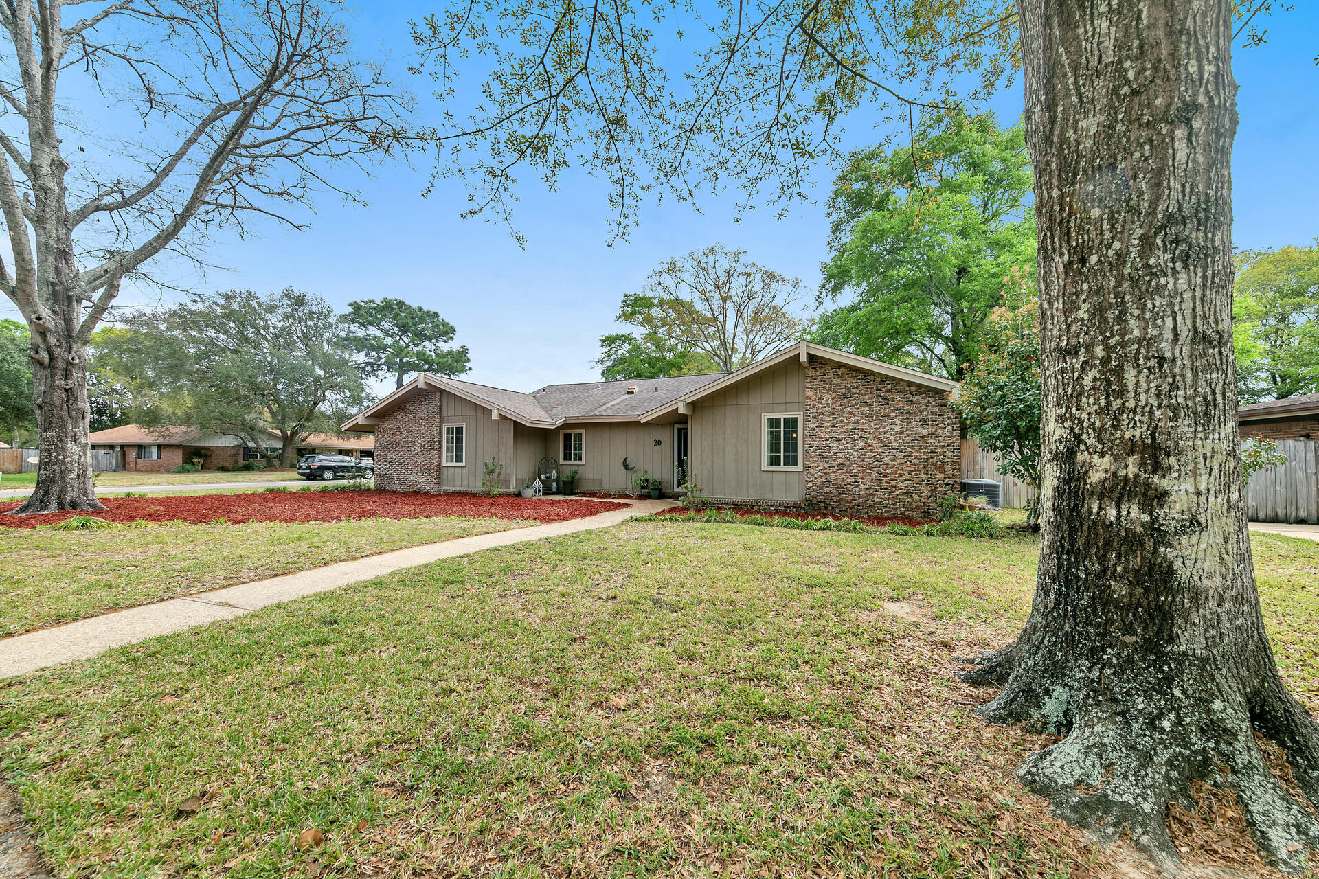 20 NE Cambridge Avenue